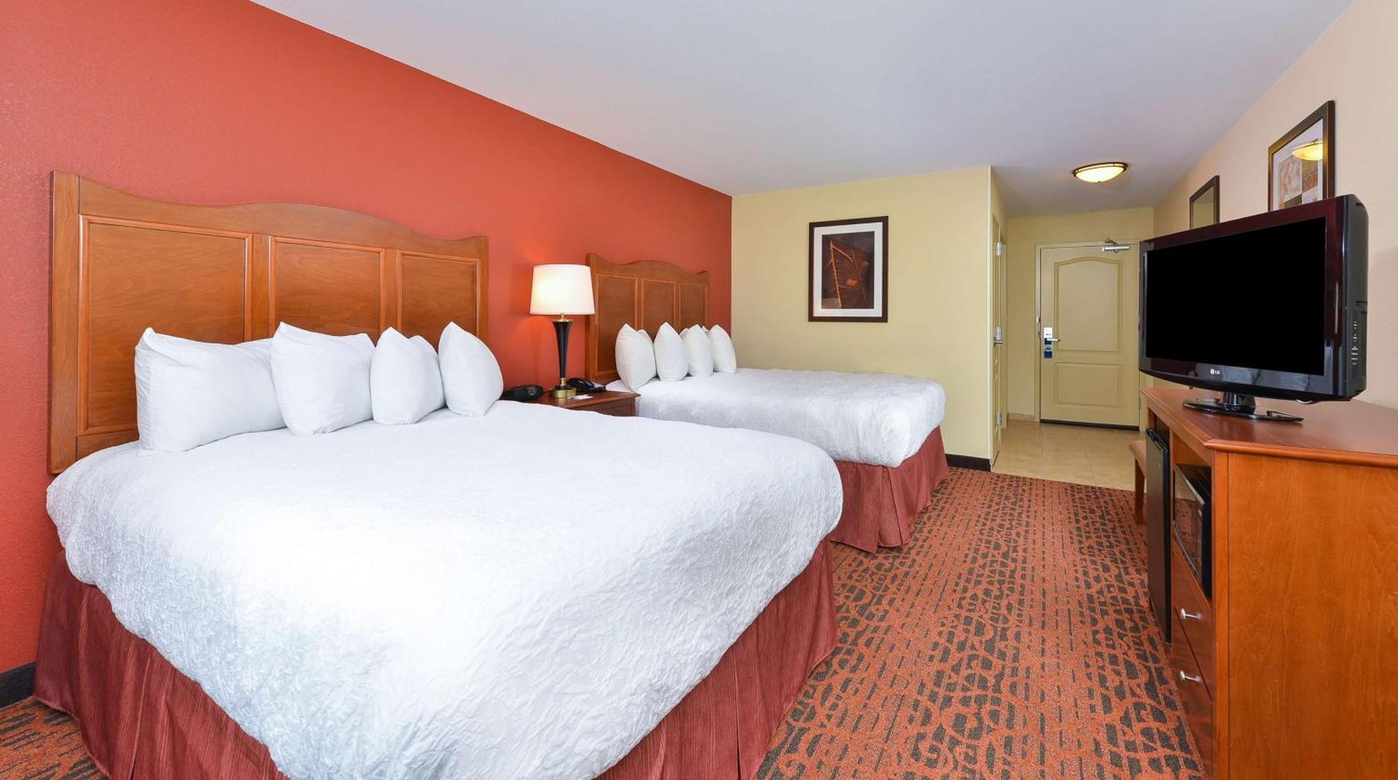 Room with Two Queen Beds - Non-Smoking