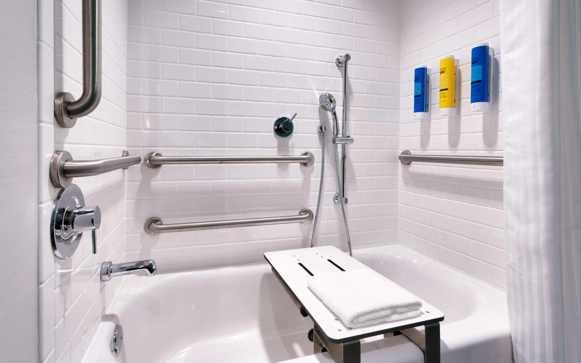 King Room Tub Hearing Accessible