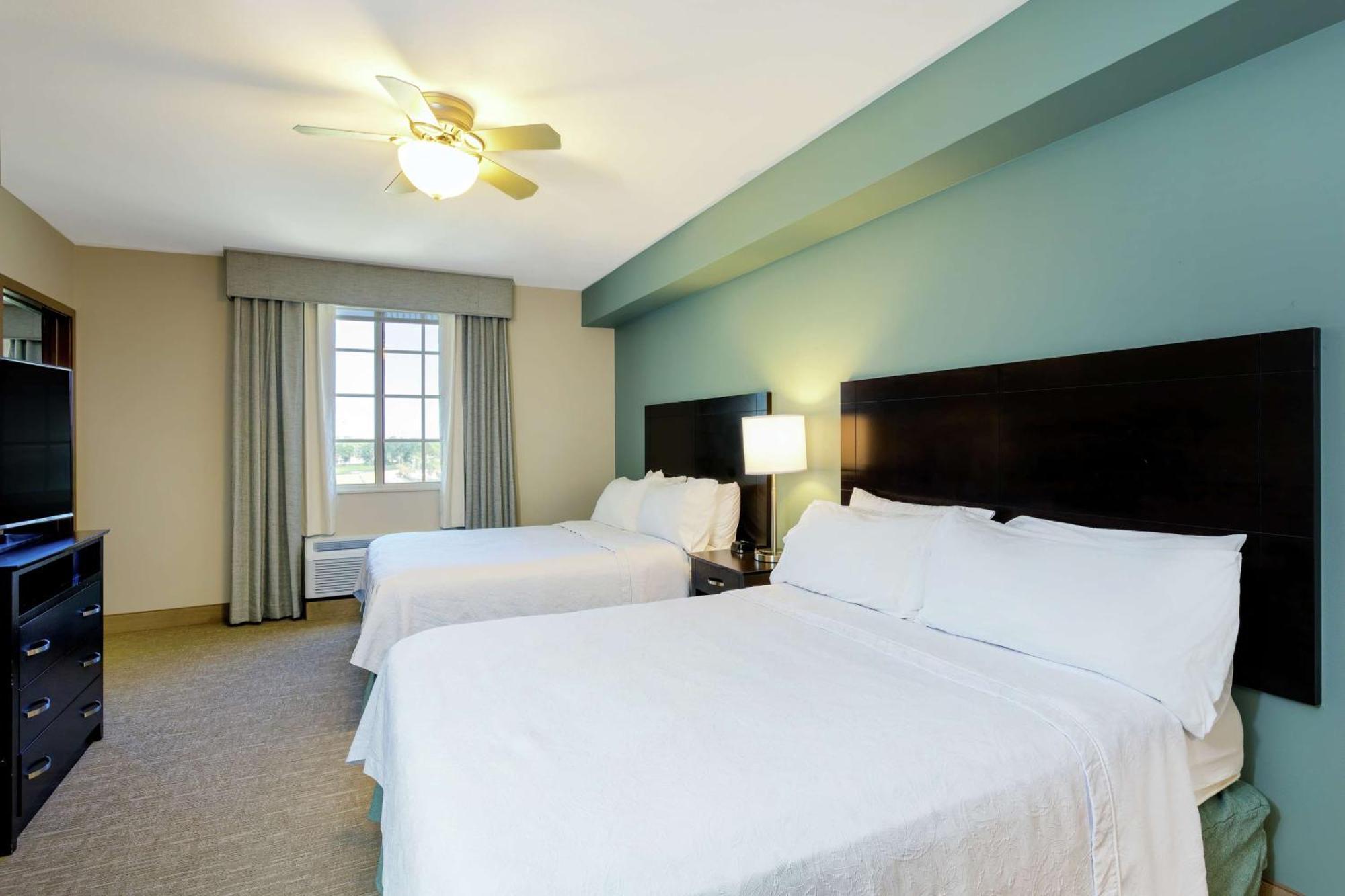 One-Bedroom Queen Suite Two Queen Beds Non-Smoking