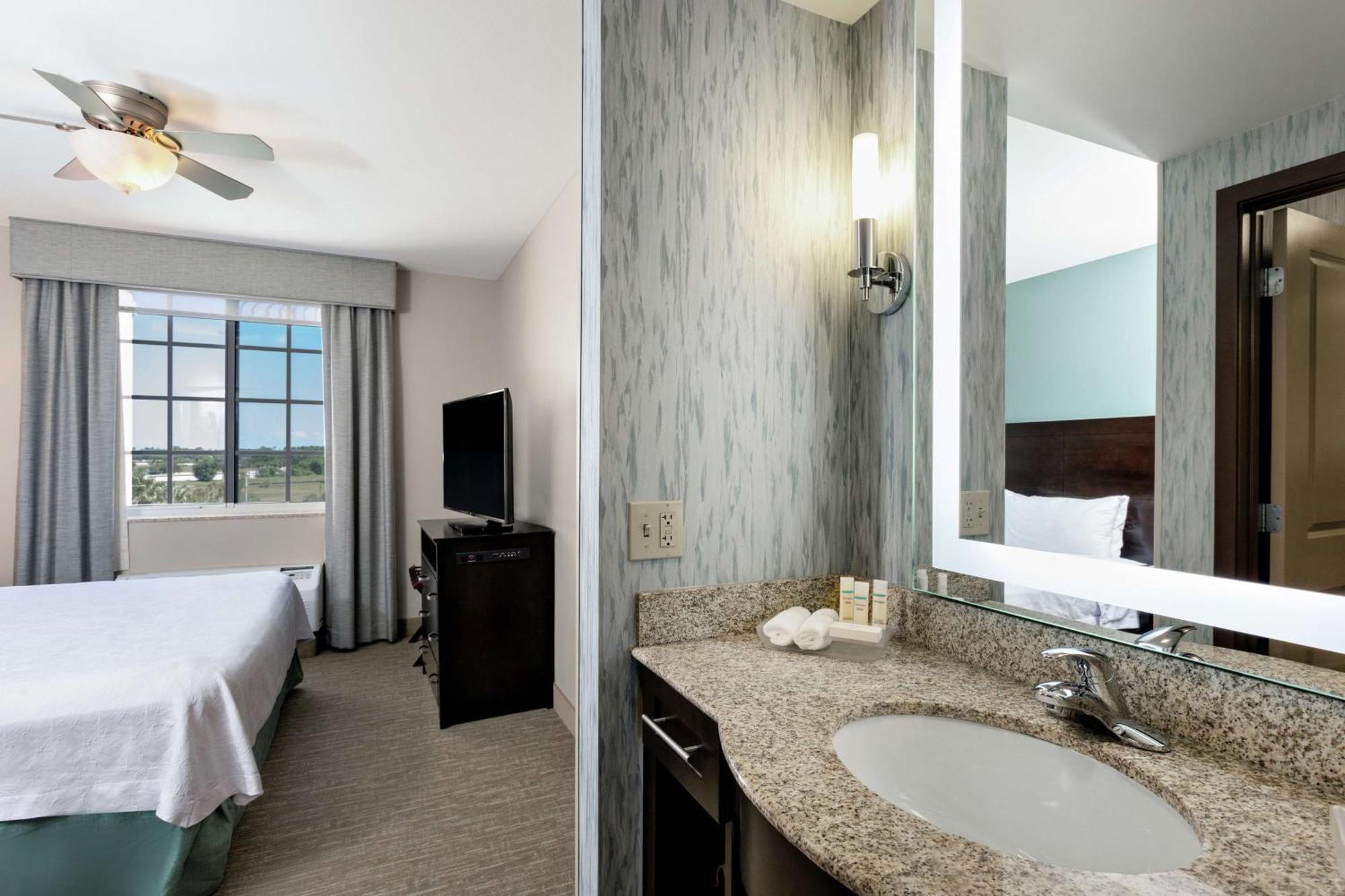 One-Bedroom King Suite Non-Smoking