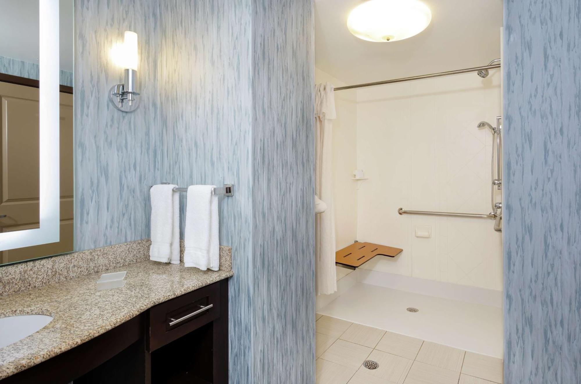 King Studio Roll Shower Mobility Hearing Access or Non-Smoking