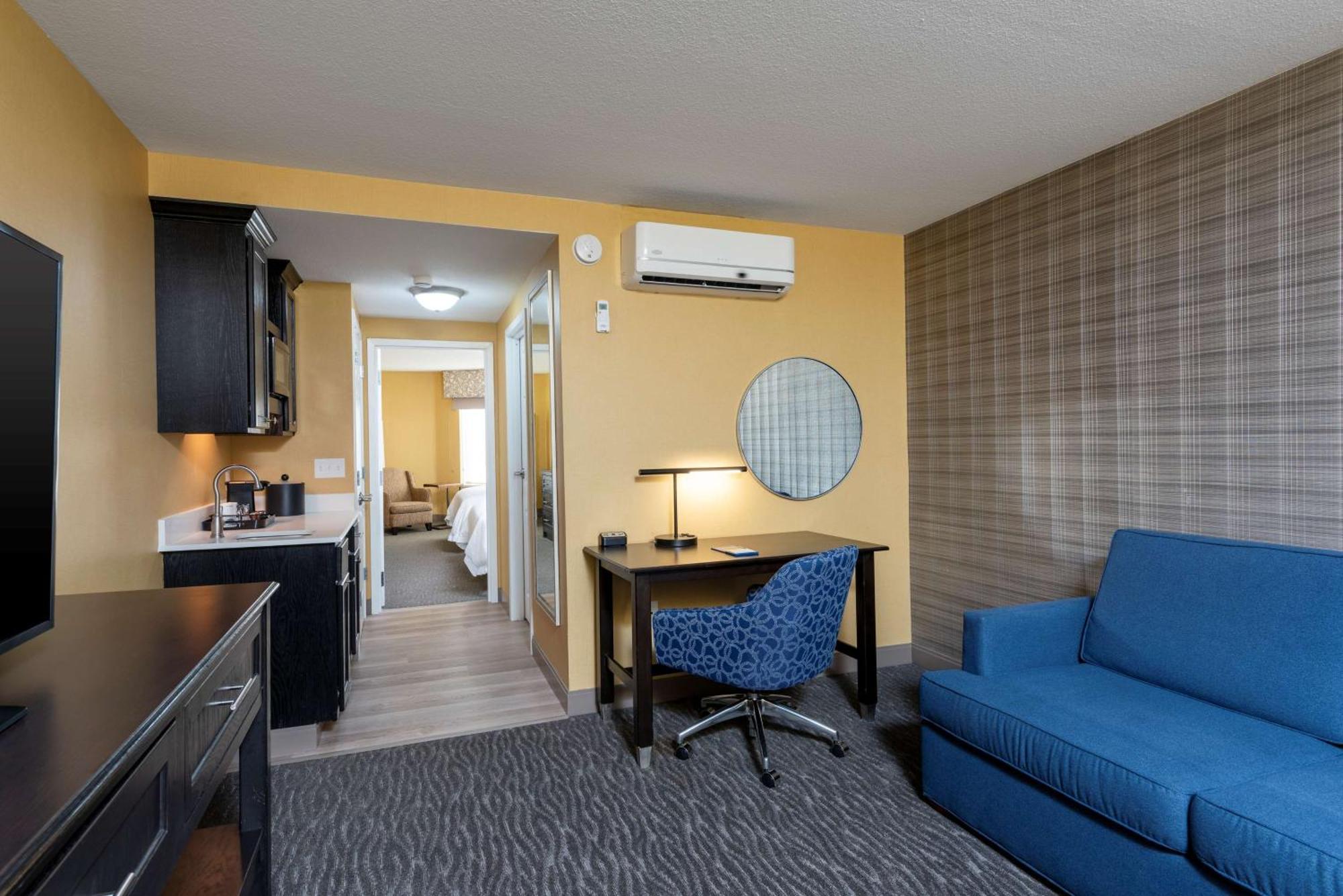 One-Bedroom Queen Suite Two Queen Beds Non-Smoking