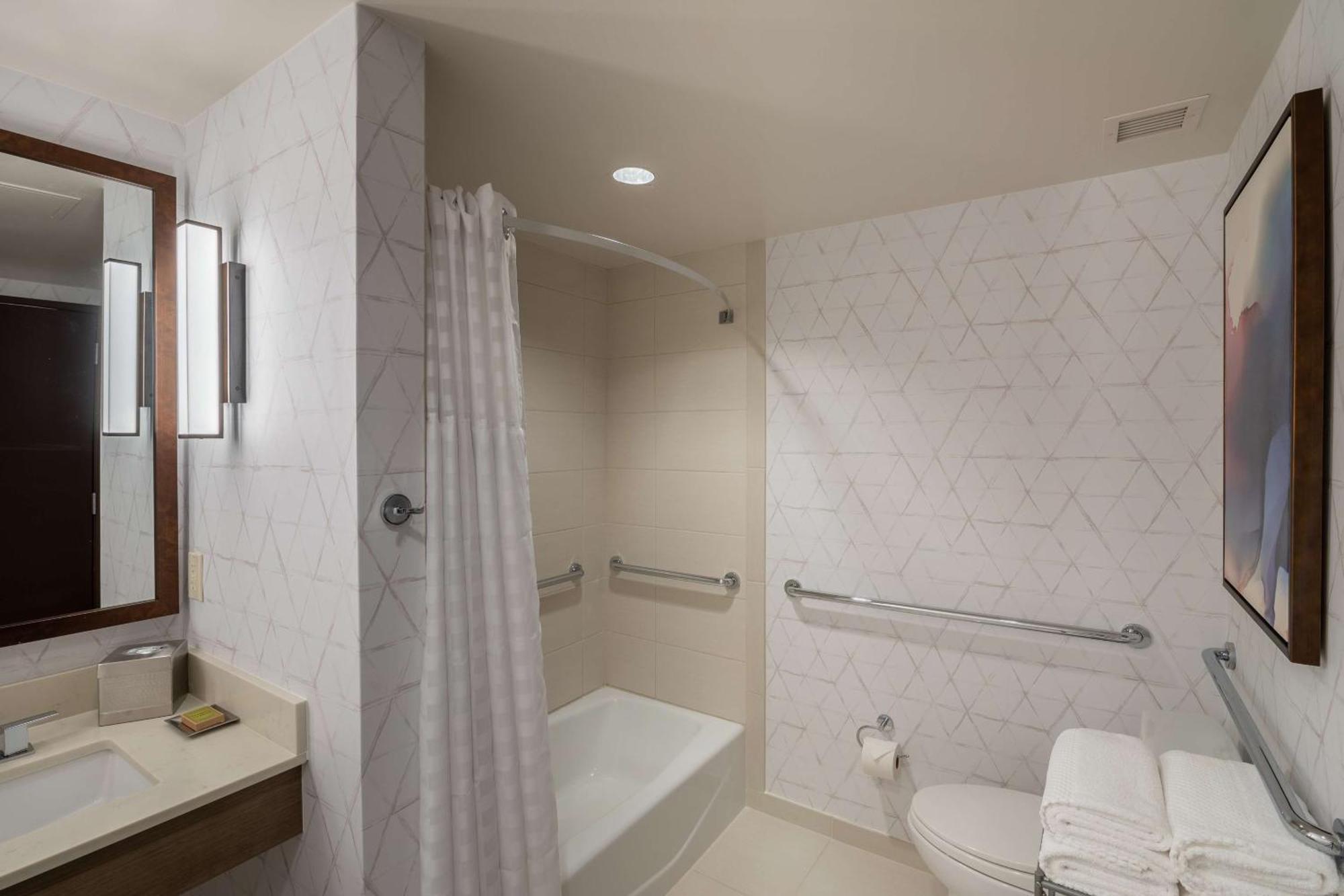 Queen Room Two Queen Beds Mobility Hearing Access