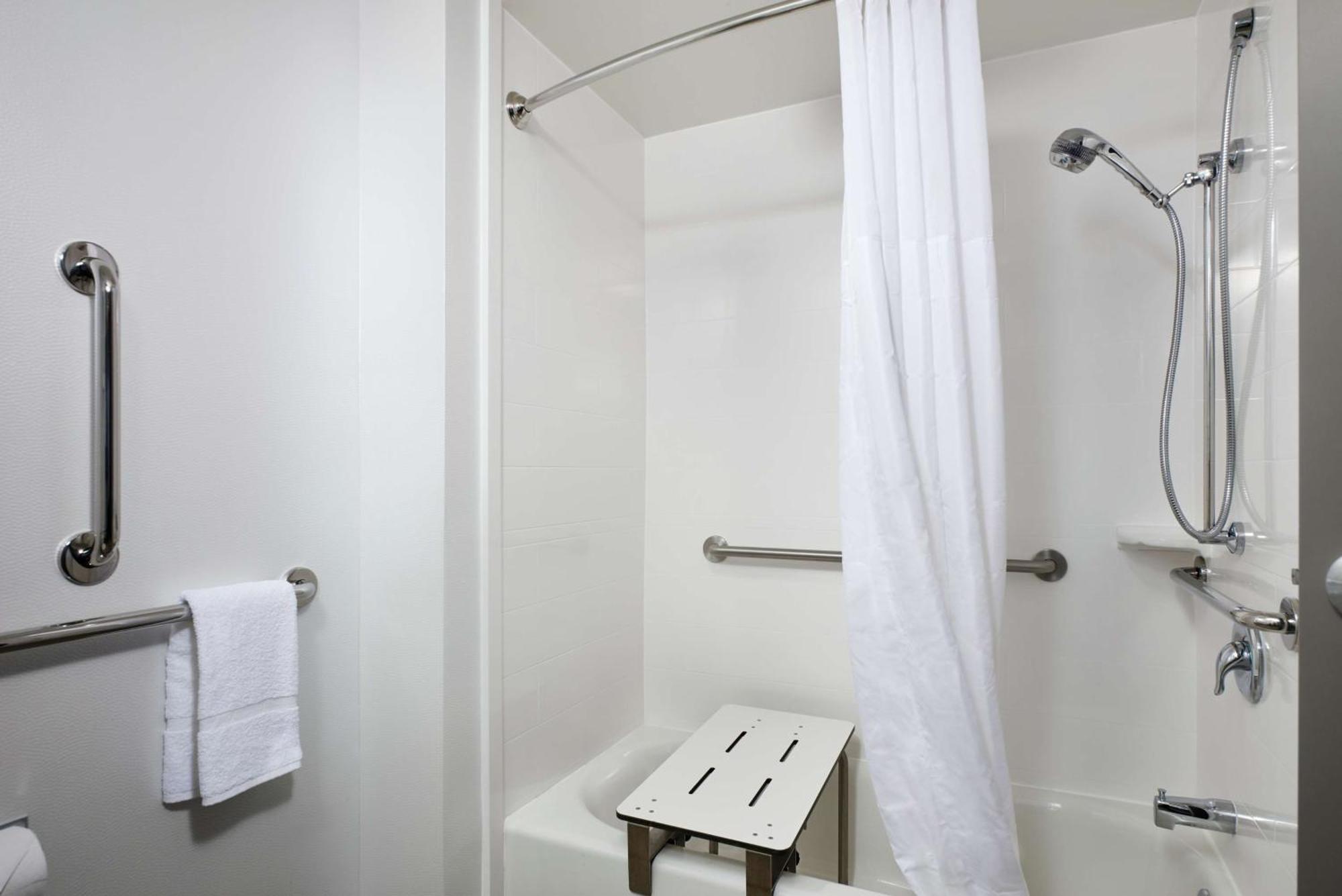 King Room Accessible Tub Mobility Hearing Access or Non-Smoking