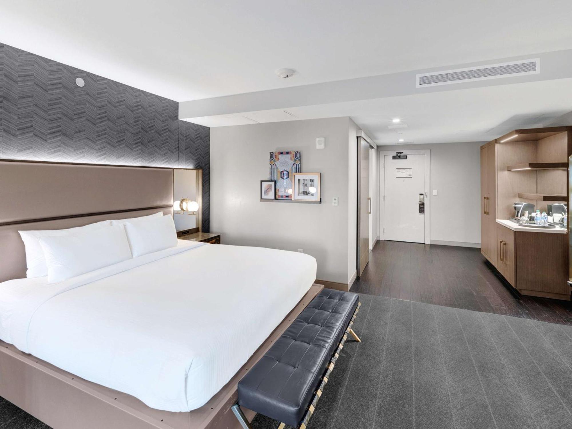 Deco King Suite