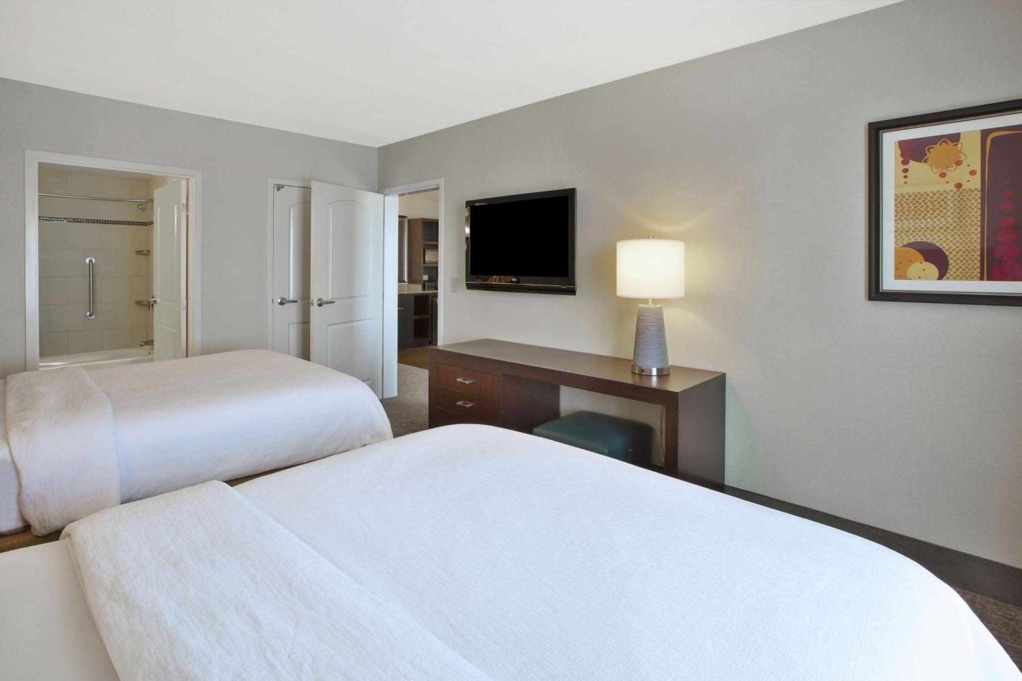 One-Bedroom Suite Two Queen Beds Hearing Access or Non-Smoking