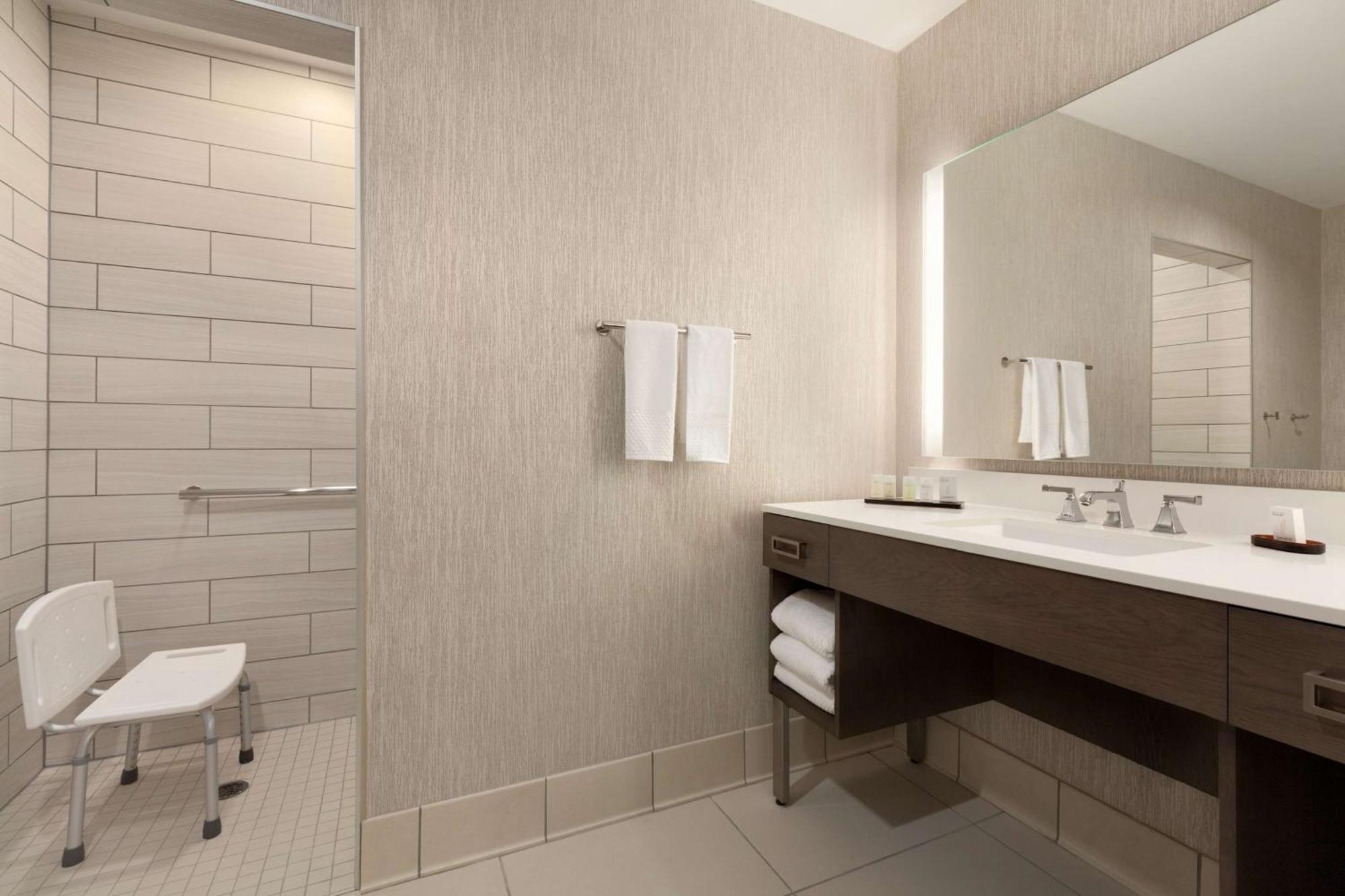 King Studio Suite Roll Shower Mobility Access