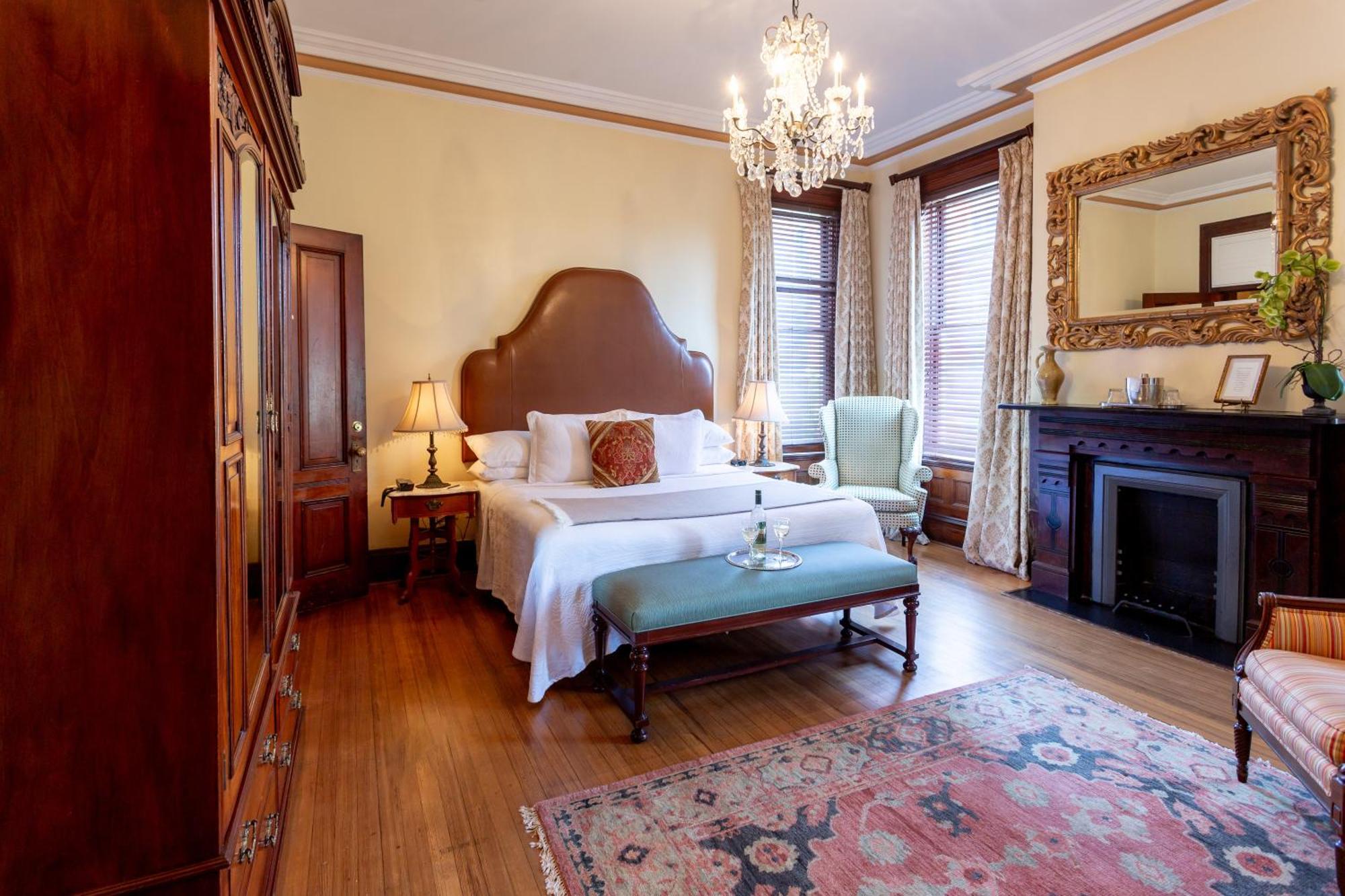 Juliette Gordon Low Superior King Room