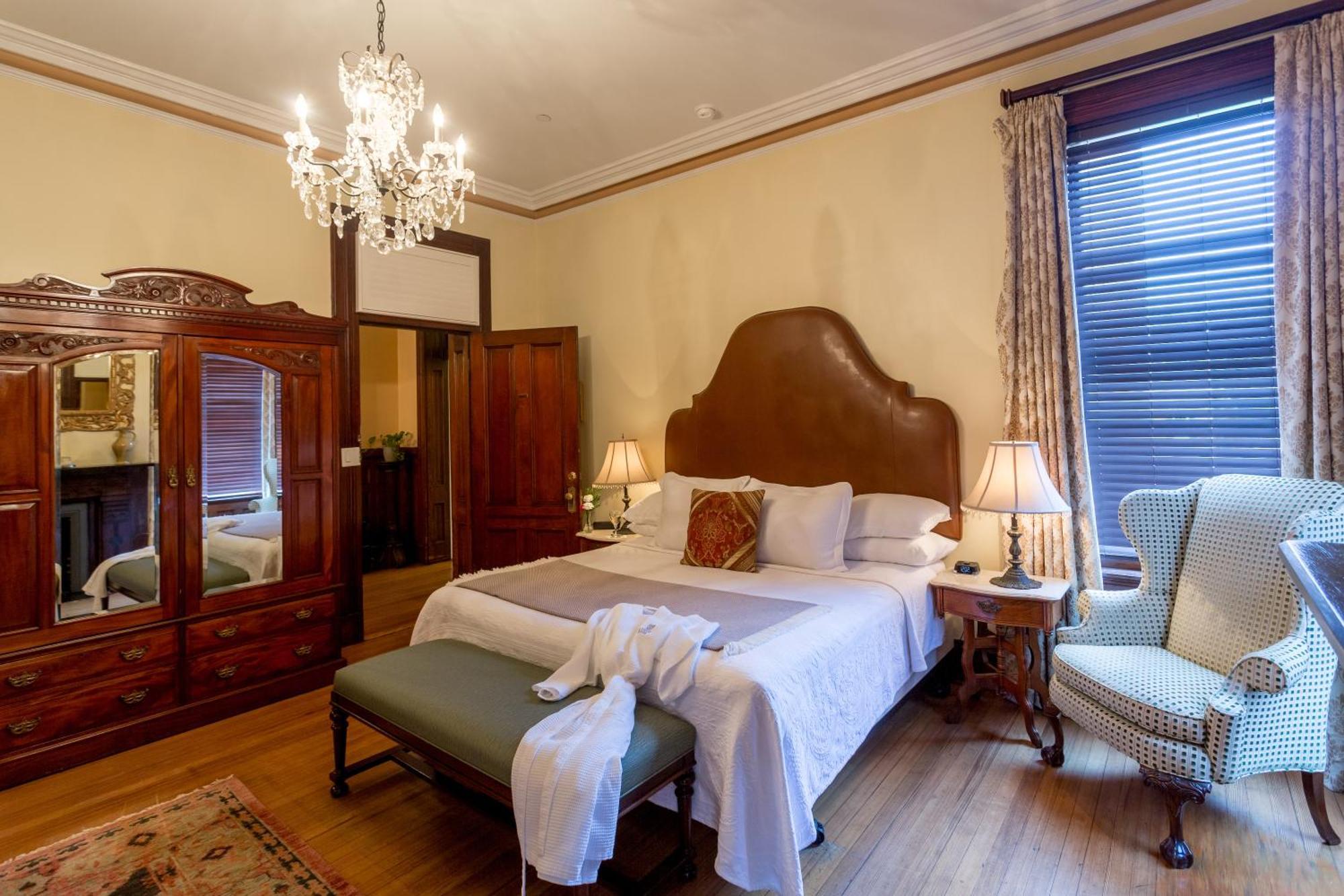 Juliette Gordon Low Superior King Room