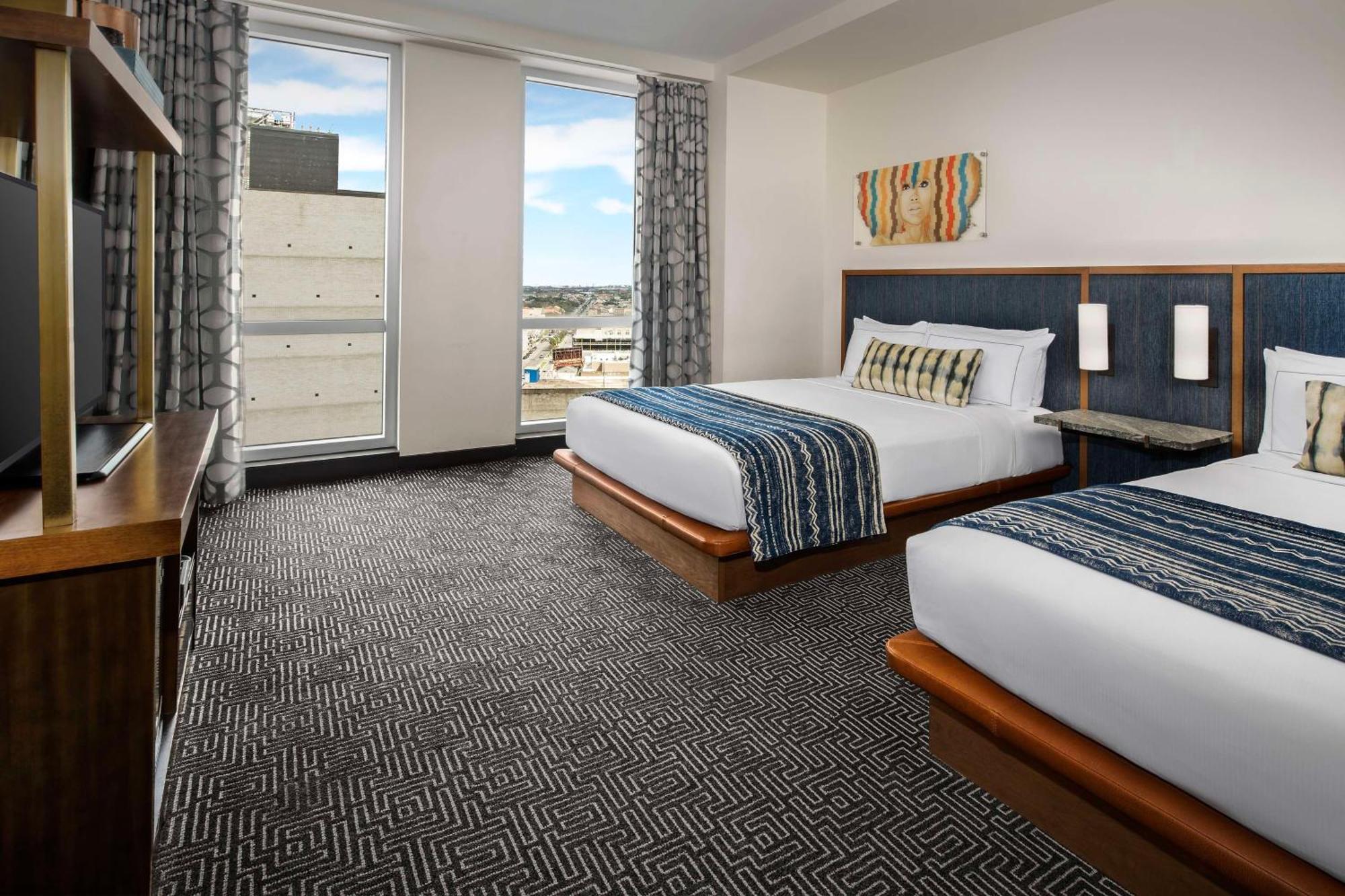 Queen Room Two Queen Beds Mobility Accessible Shower