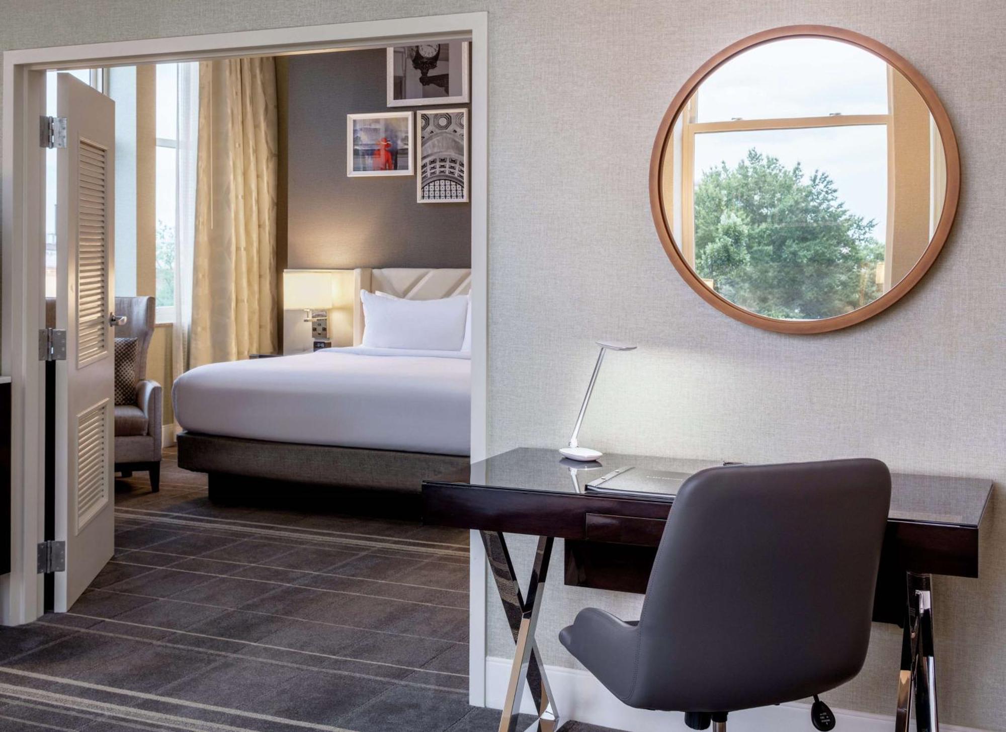 One-Bedroom King Suite,1279073827:JPEG