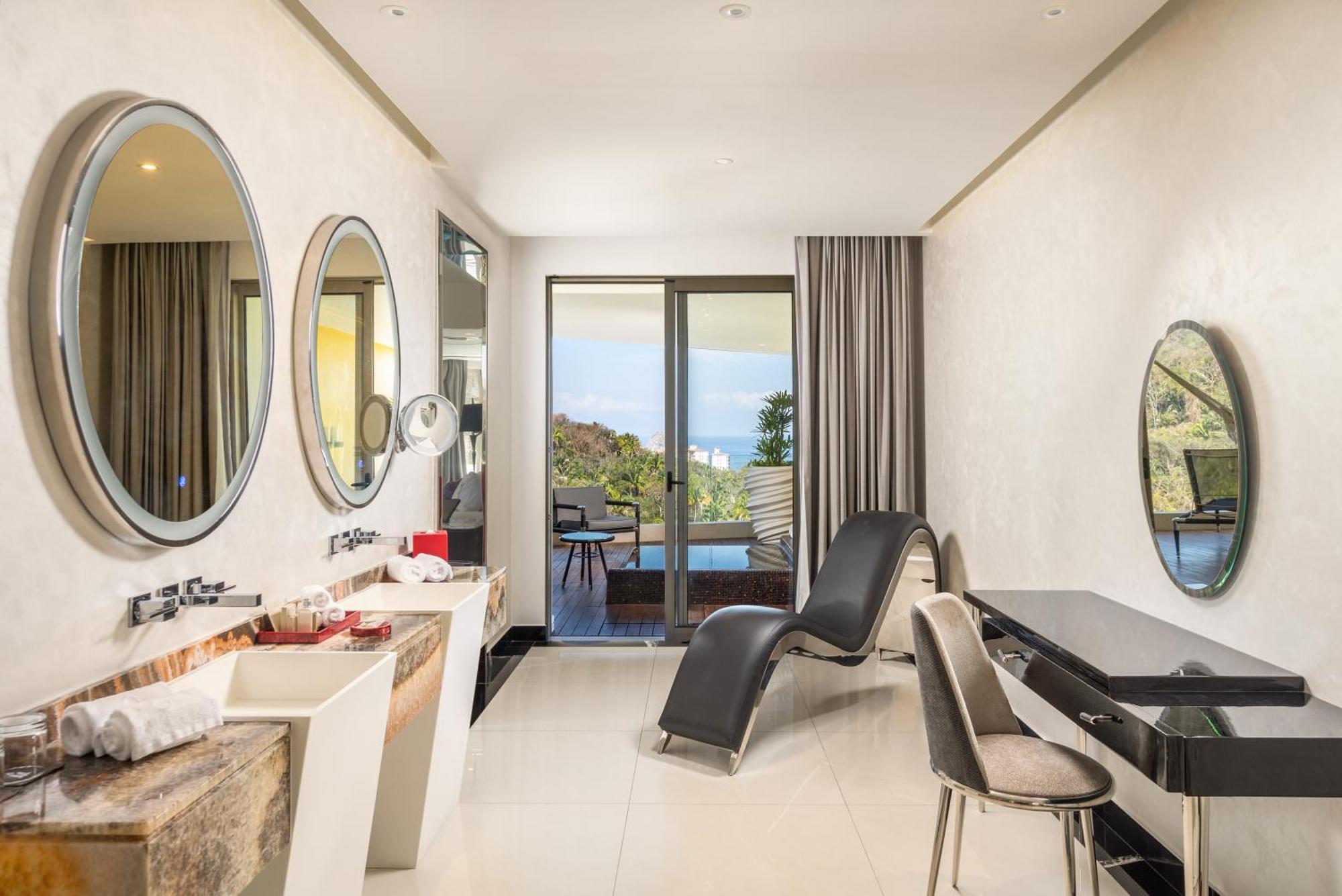 Mousai Corner Suite South
