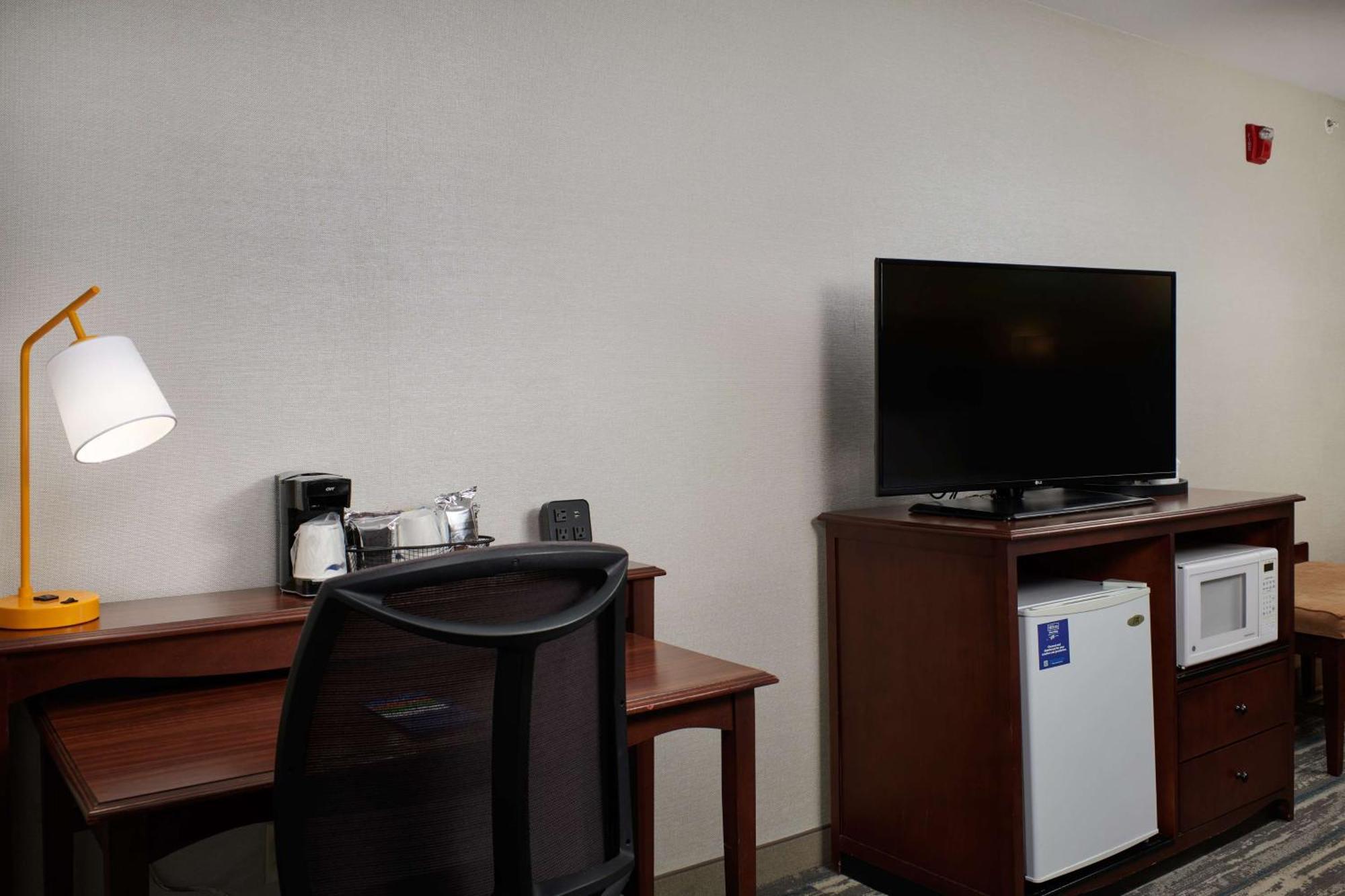 King Room Accessible Tub Mobility Hearing Access or Non-Smoking,1551448447:JPEG
