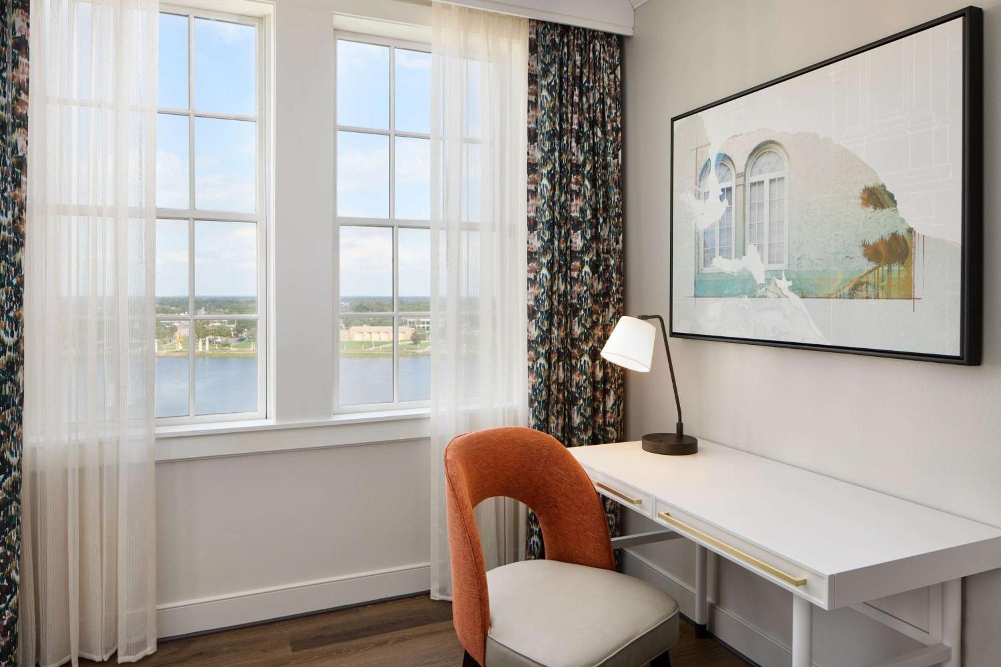 Corner King Room Lake View