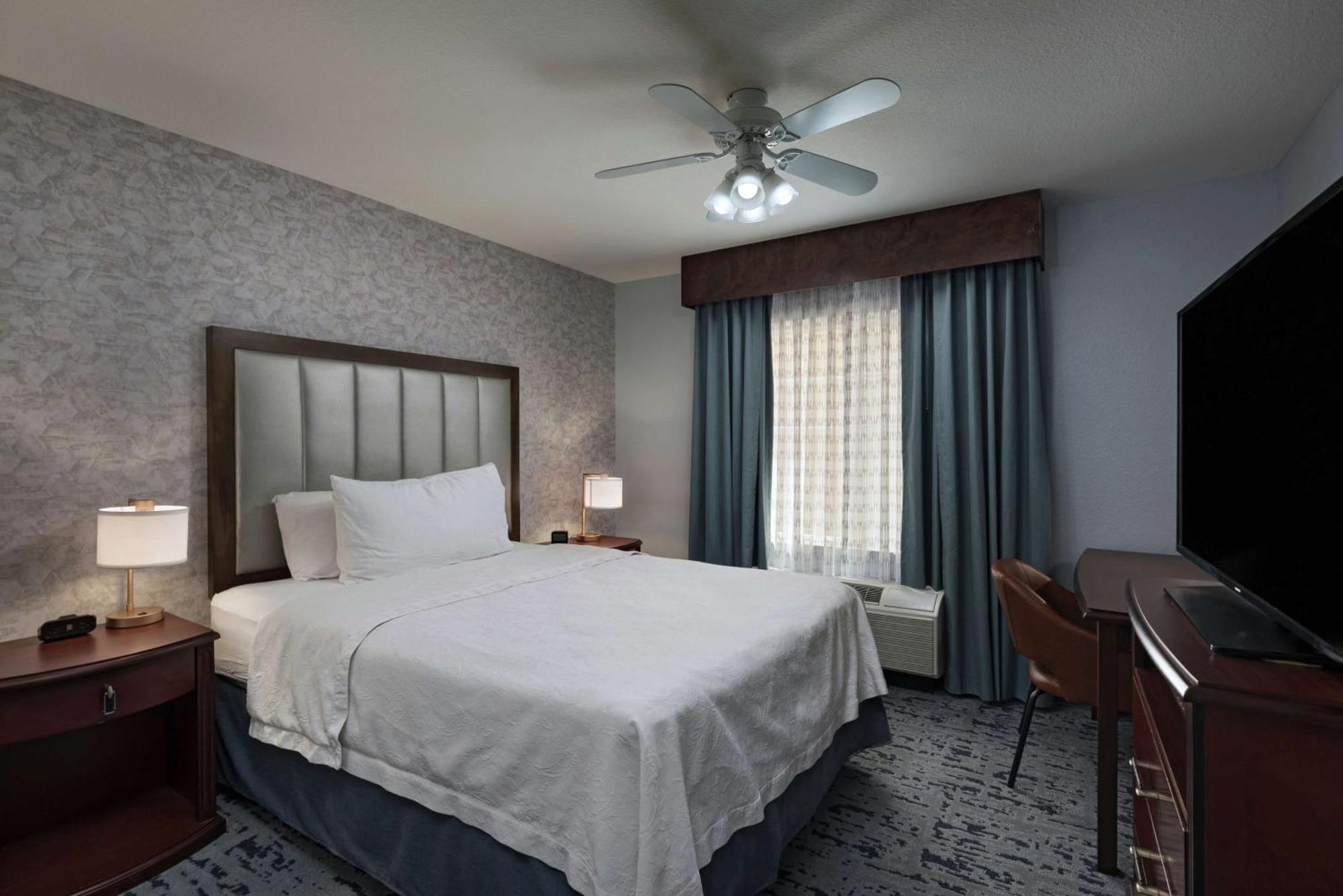 2 Bedroom Suite 2 Queen beds,1551453835:JPEG