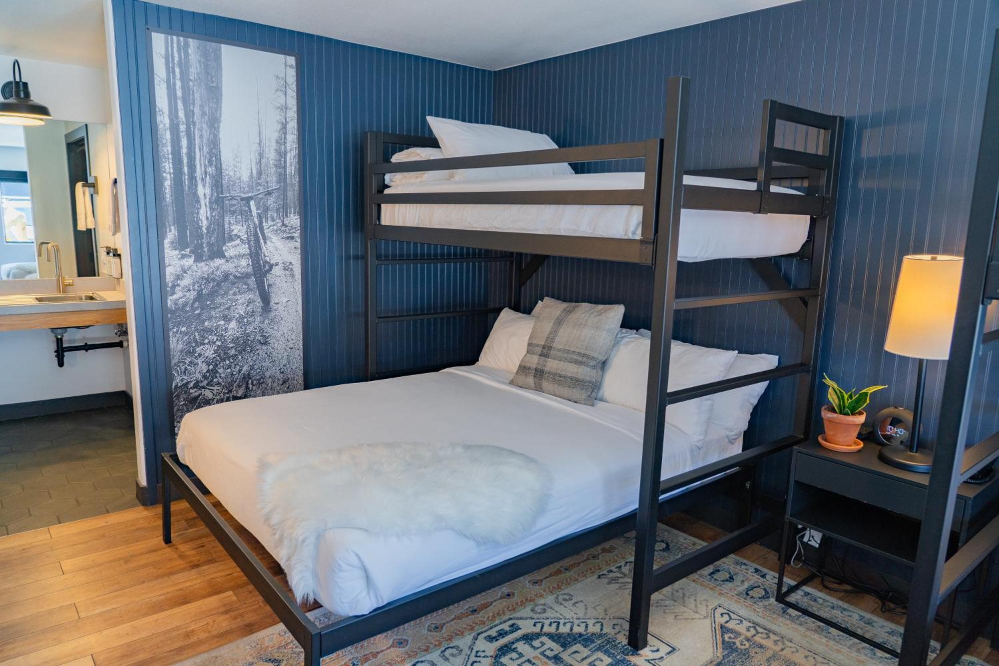 Premium | Double Queen Twin Bunks