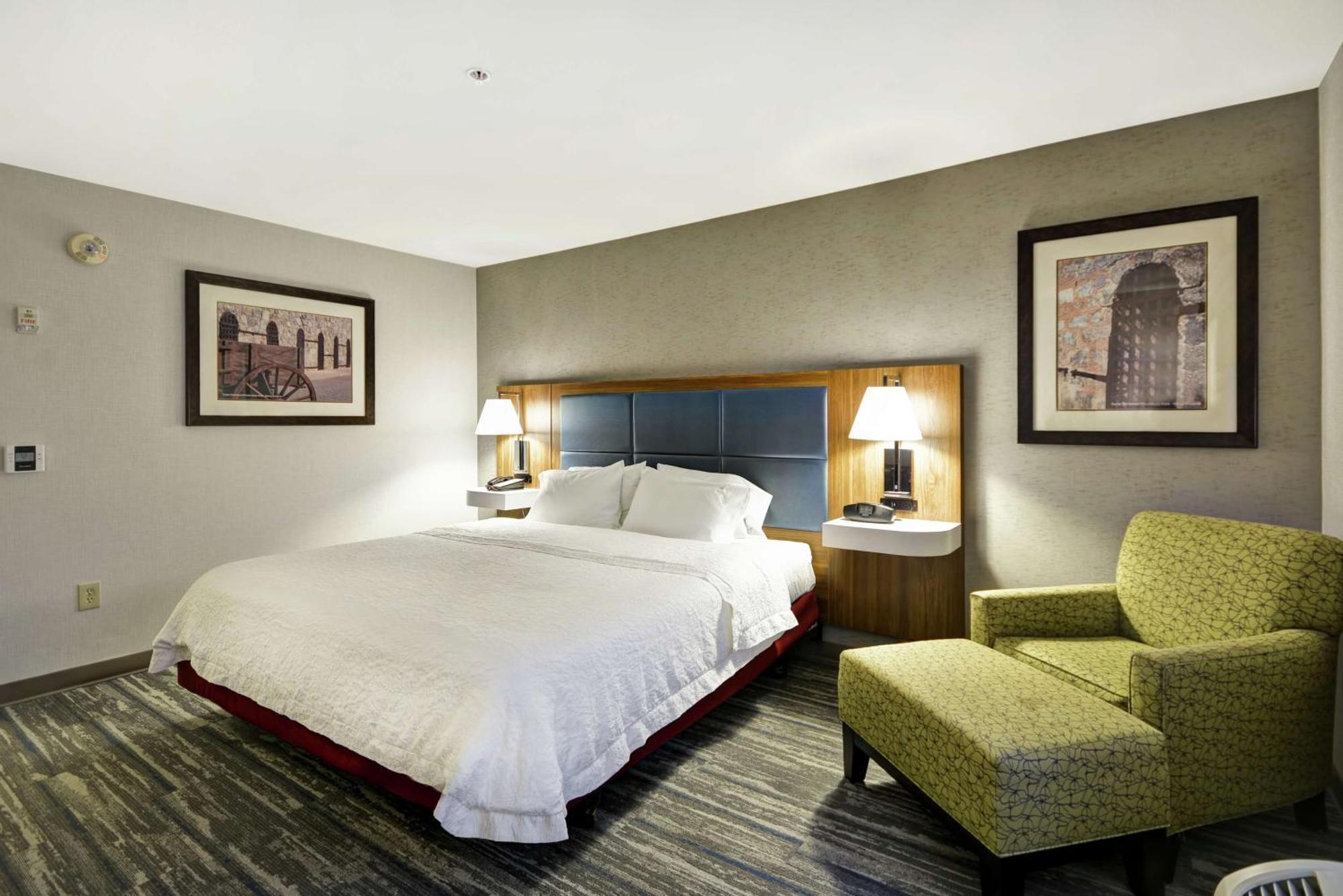 King Room Accessible Tub Mobility Hearing Access or Non-Smoking