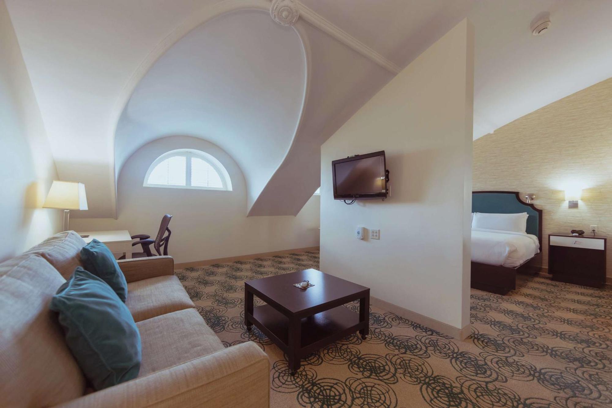 Junior King Suite Seating Area