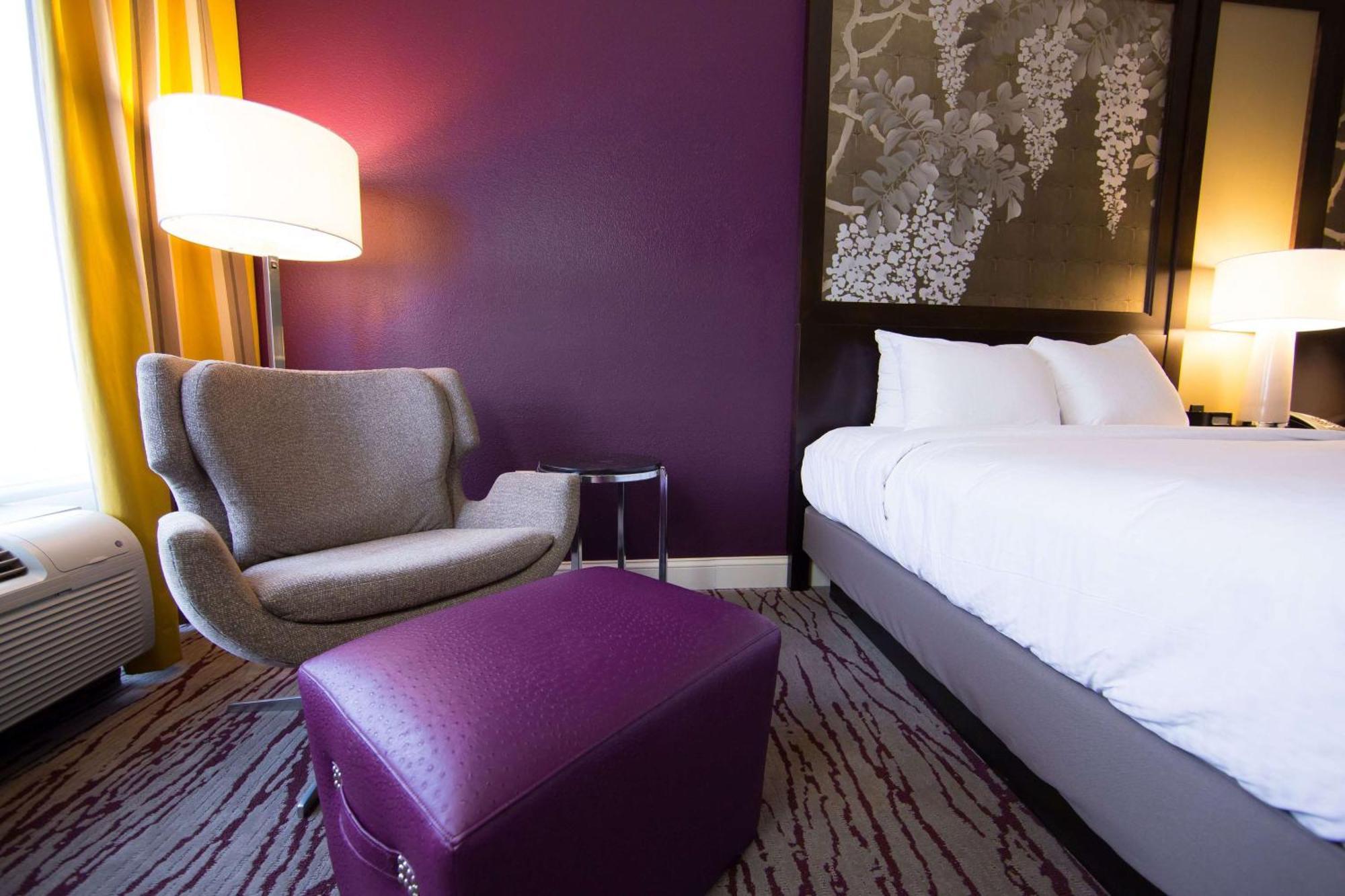 King Room Accessible Tub Mobility Hearing Access or Non-Smoking