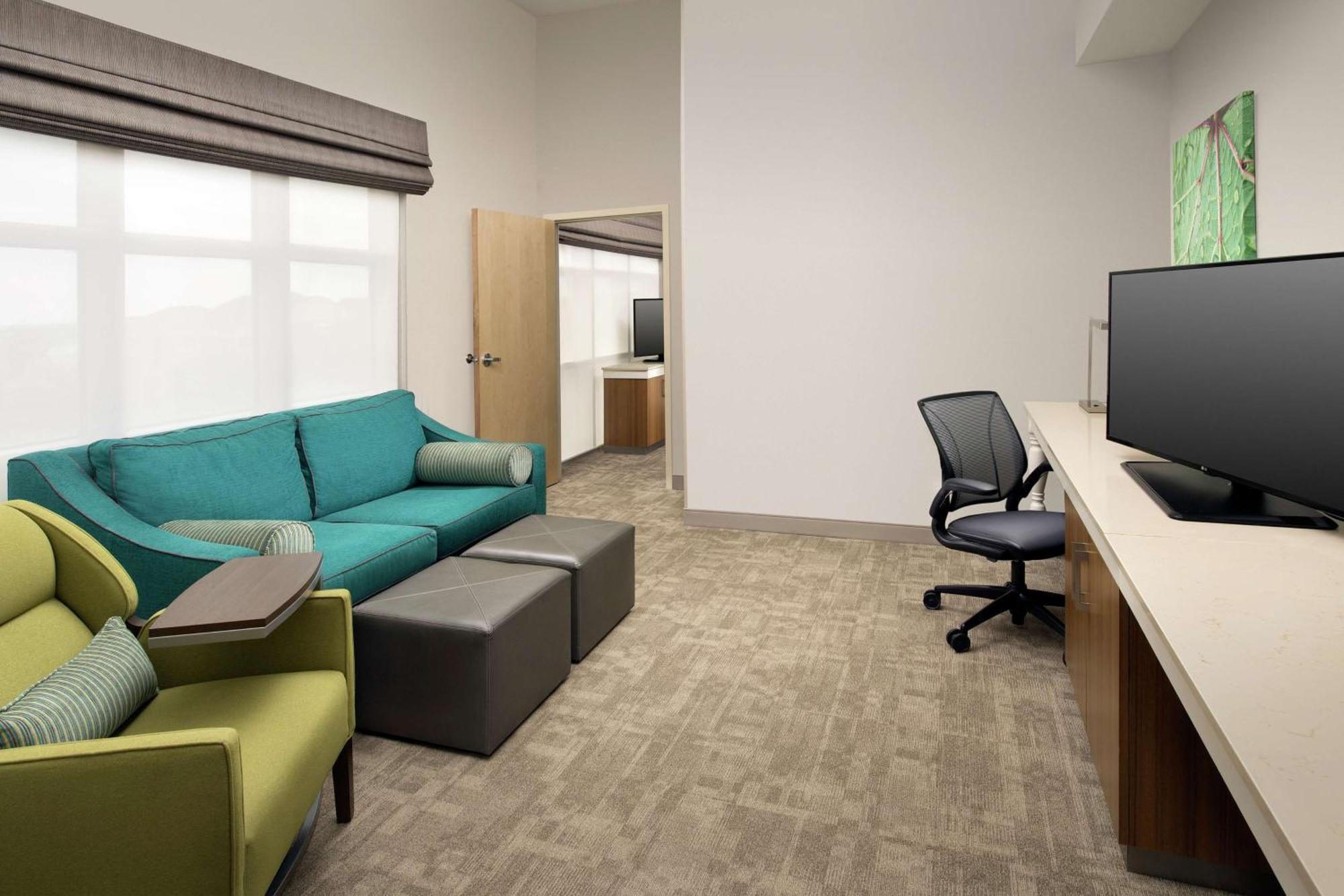 Two-Bedroom King Suite Sofa Bed,1275393532:JPEG