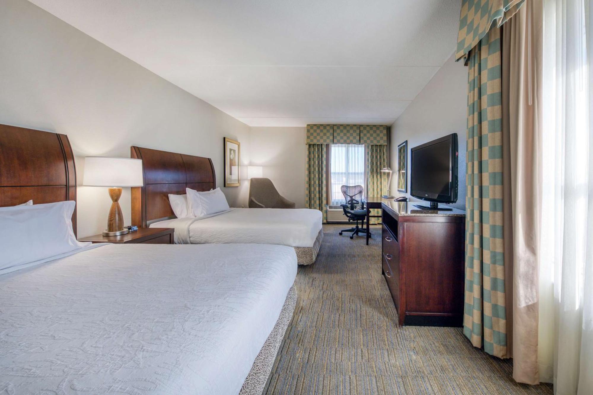 Corner Queen Room Two Queen Beds