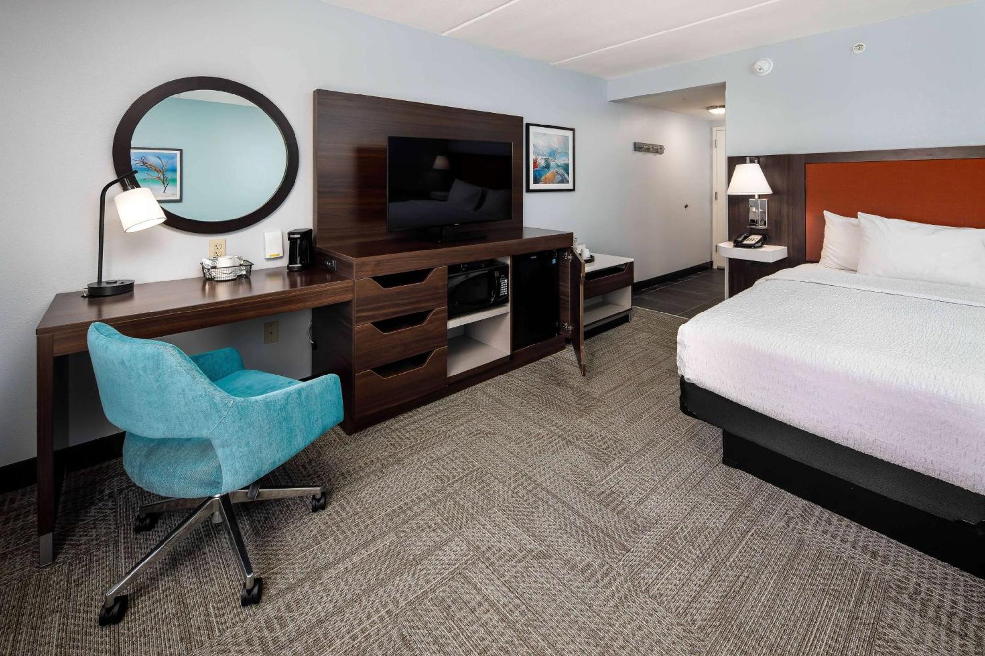 King Room with King Bed - Non-Smoking