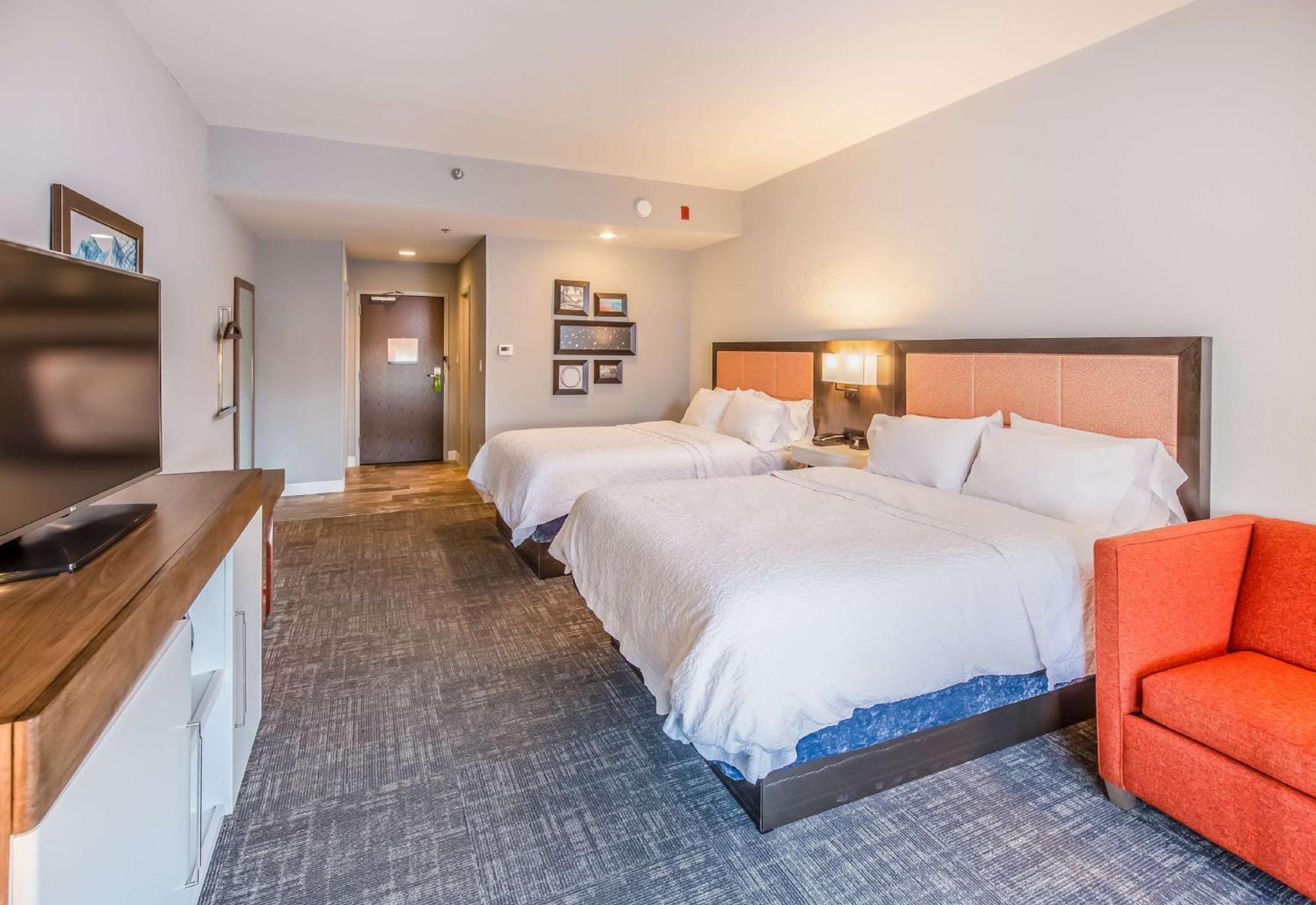 Queen Room Two Queen Beds Inland View