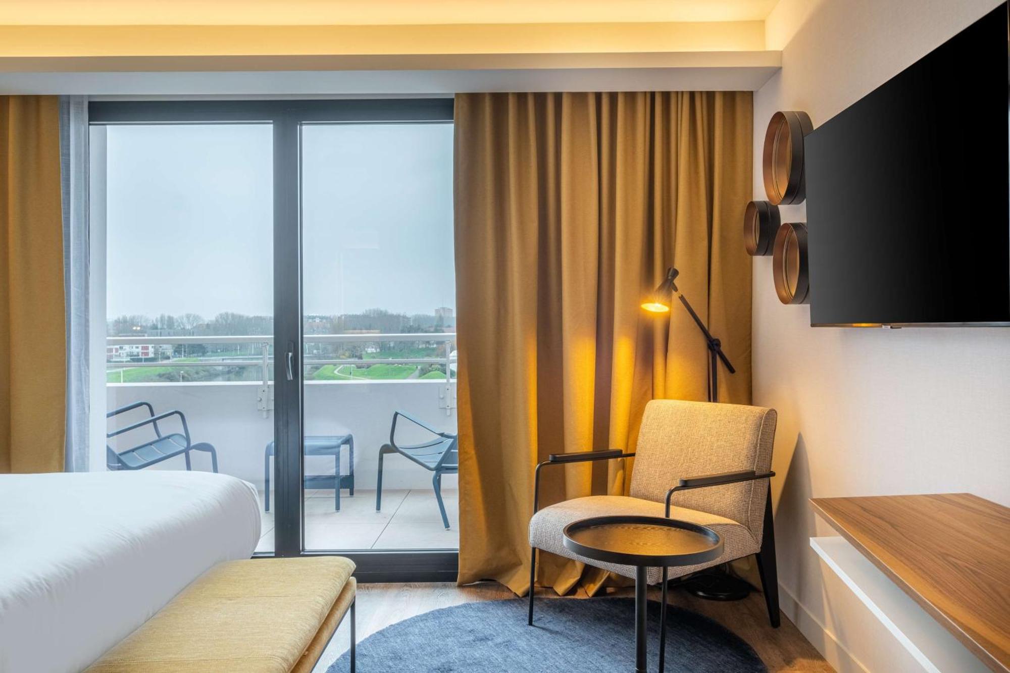 Superior Room Balcony City View