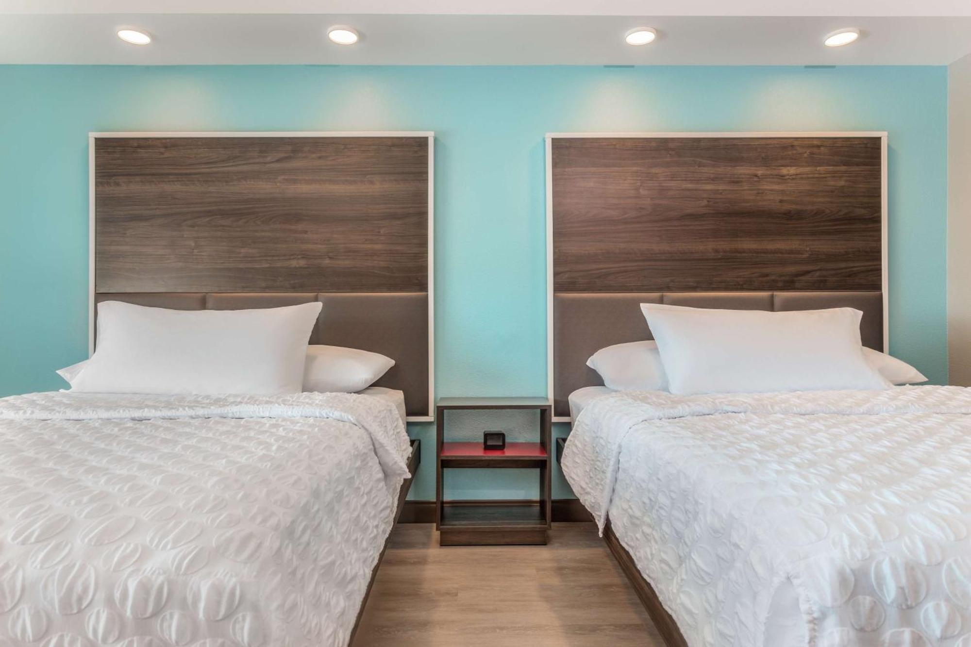 Queen Room Two Queen Beds