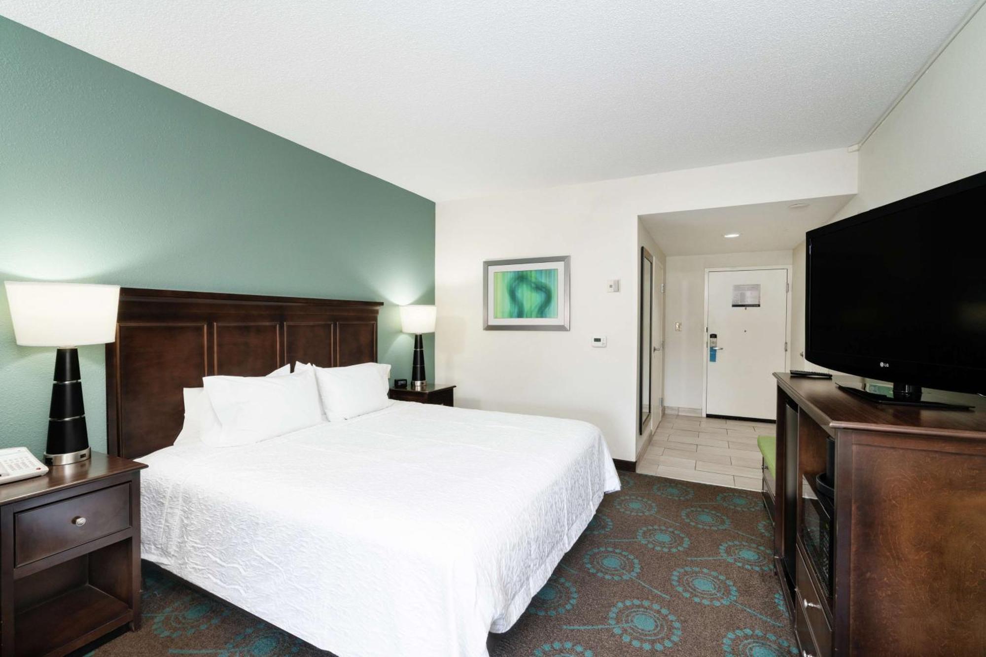 King Room Accessible Tub Mobility Hearing Access or Non-Smoking