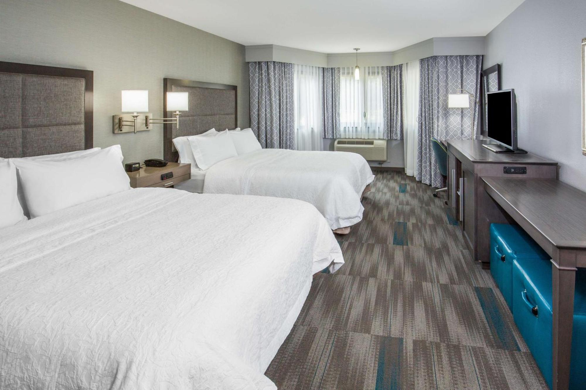 Queen Room Two Queen Beds Hearing Access or Non-Smoking