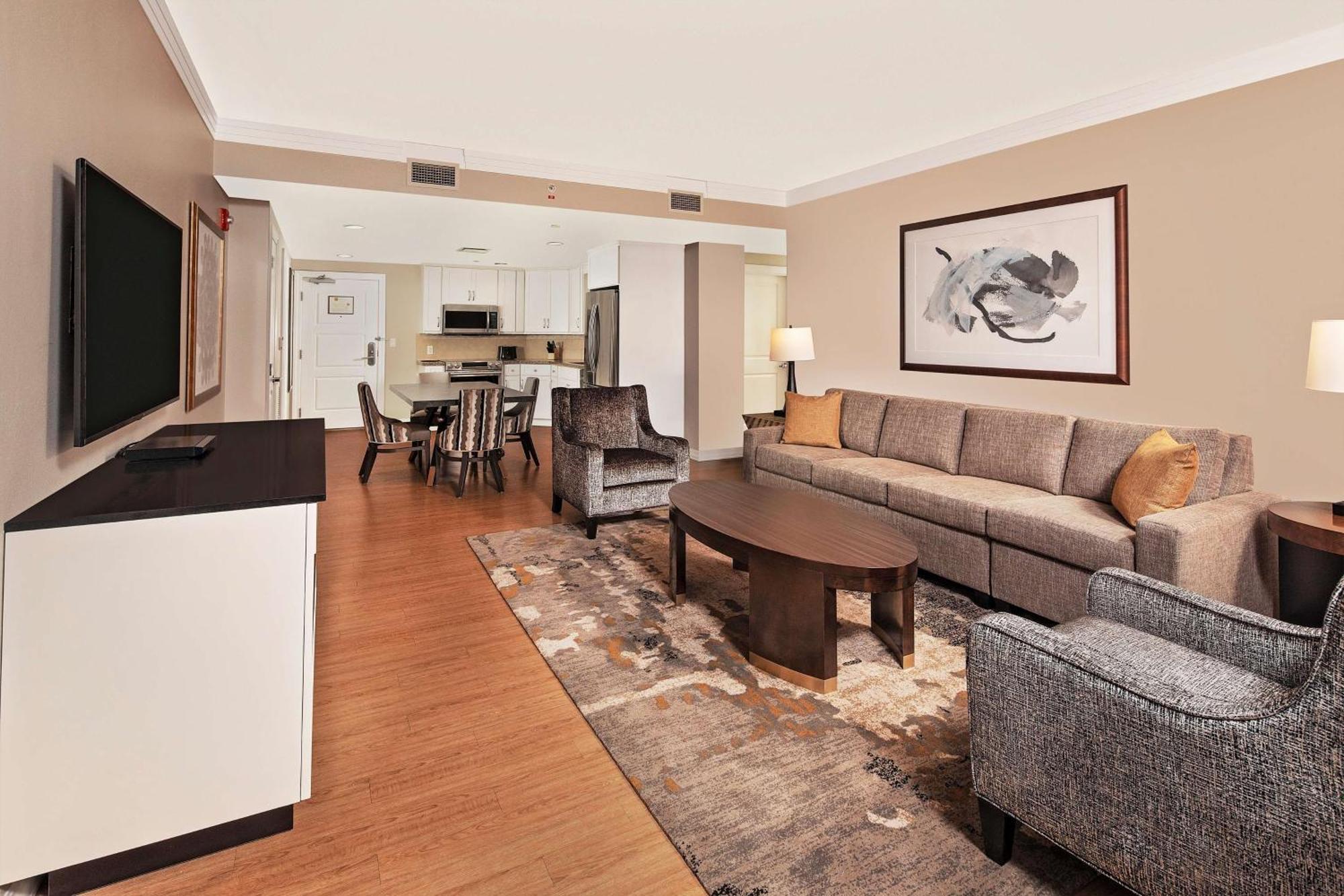 2 BEDROOM 1 KING 1 QUEEN SUITE SOFABED