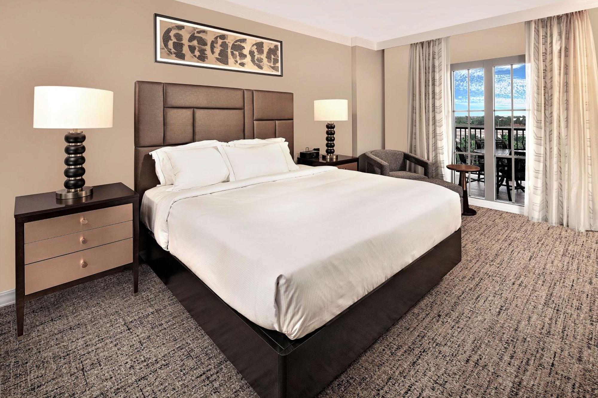 One-Bedroom King Suite Sofa Bed,1551624250:JPEG