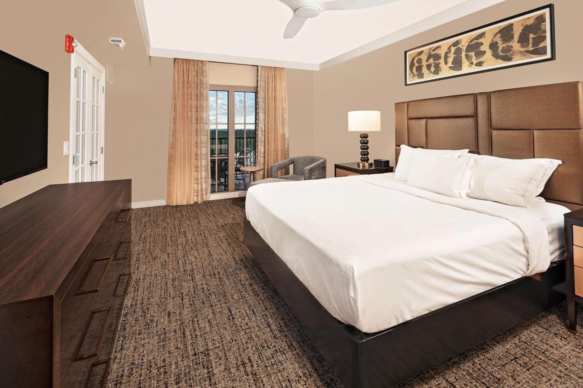 2 BEDROOM 1 KING 1 QUEEN SUITE SOFABED