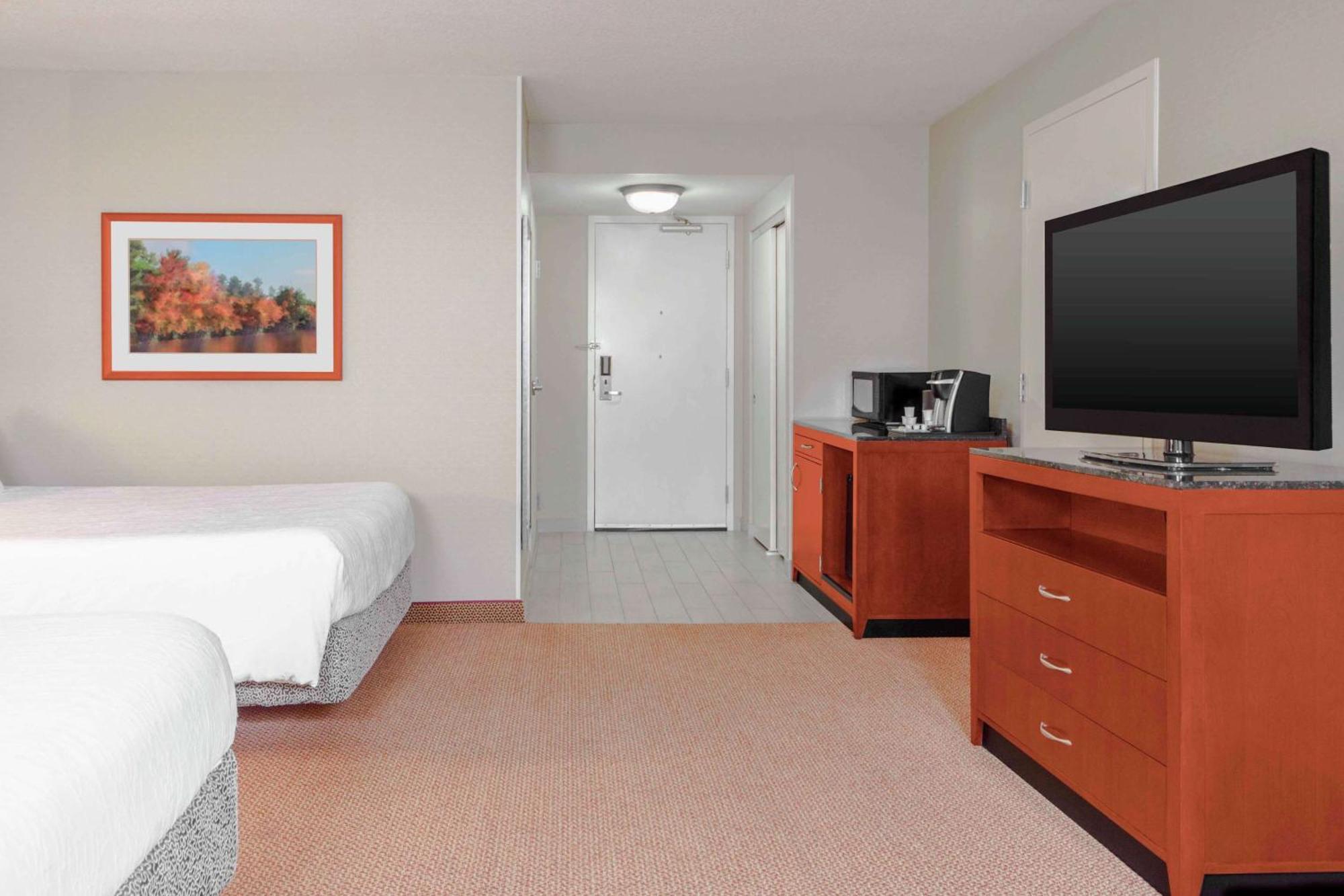 Queen Room Two Queen Beds Accessible Tub Mobility Access