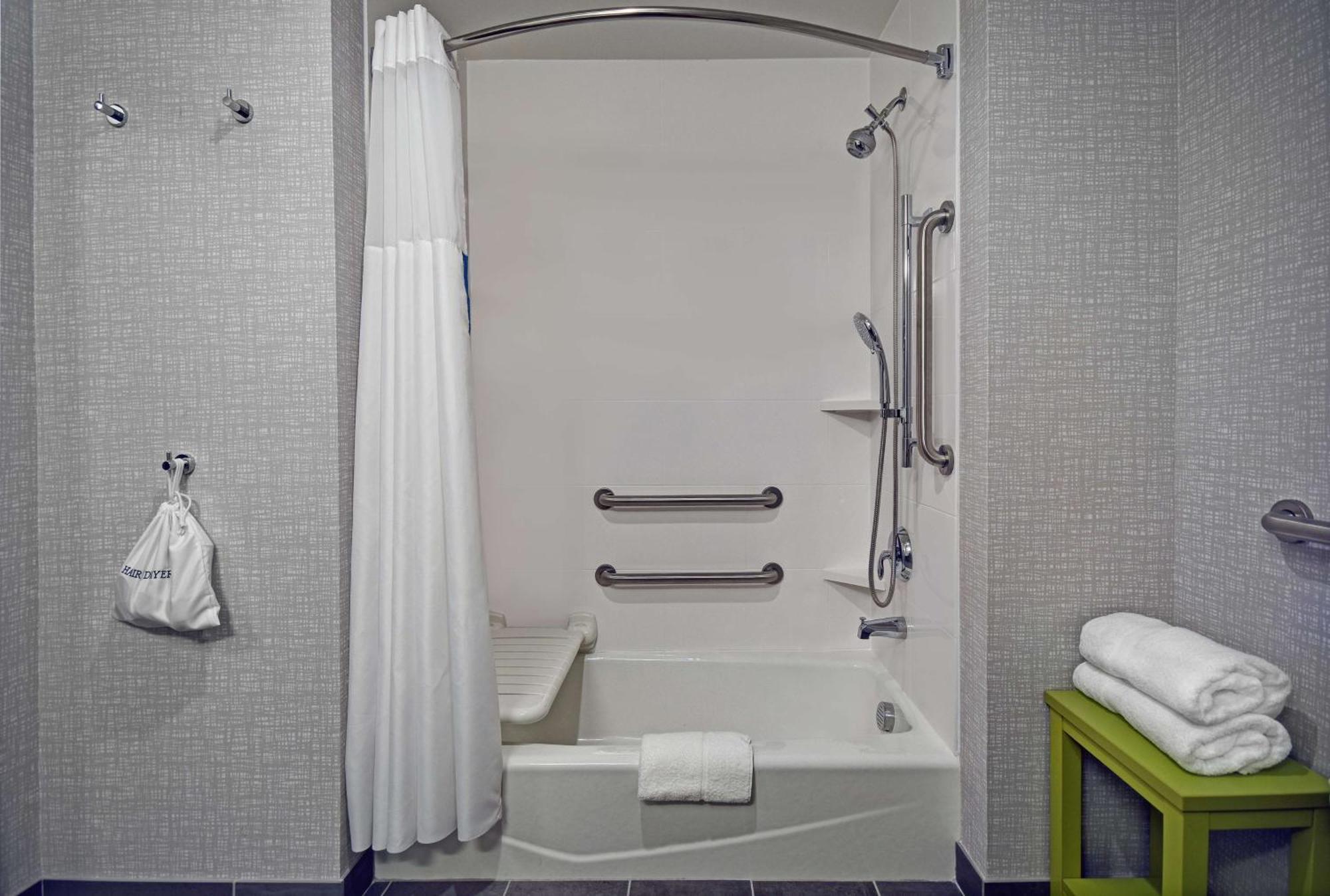 King Room Accessible Tub Mobility Hearing Access or Non-Smoking