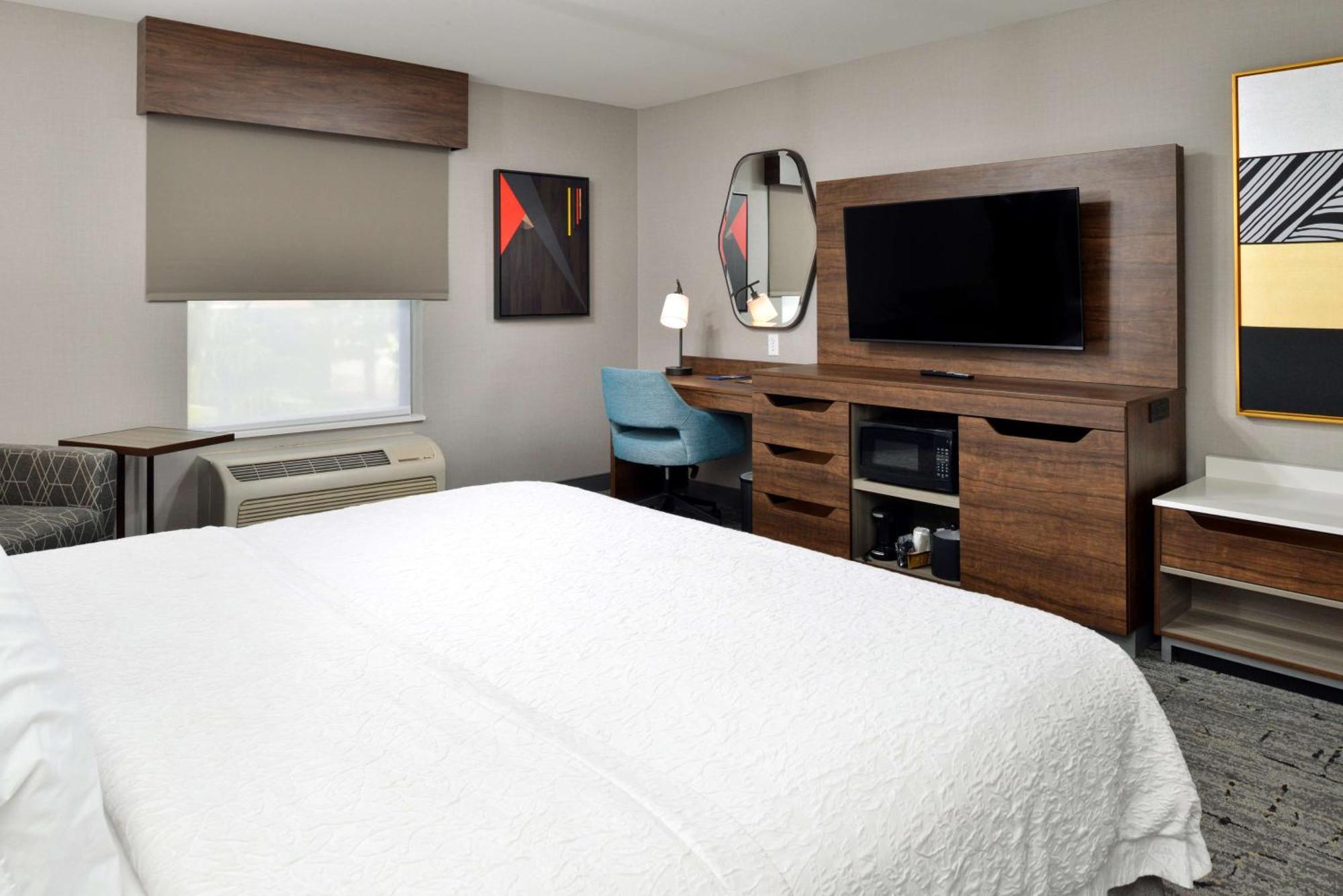 King Room Accessible Tub Mobility Hearing Access or Non-Smoking,1434375286:JPEG