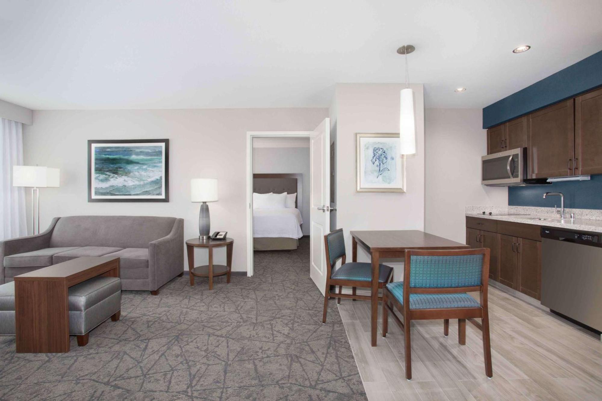 One-Bedroom Queen Suite Two Queen Beds Non-Smoking