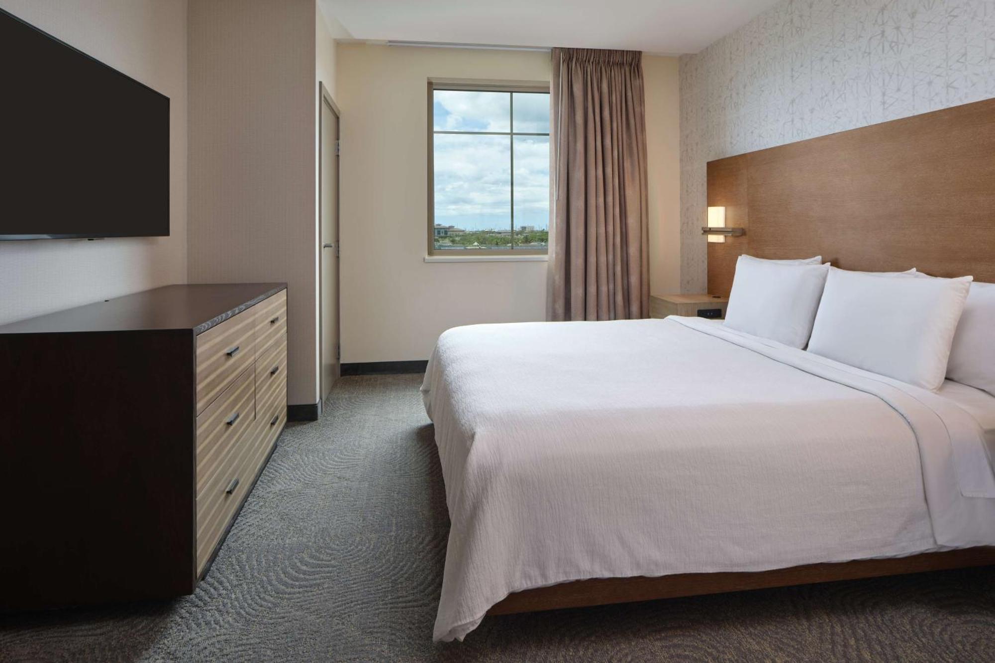 One-Bedroom King Suite