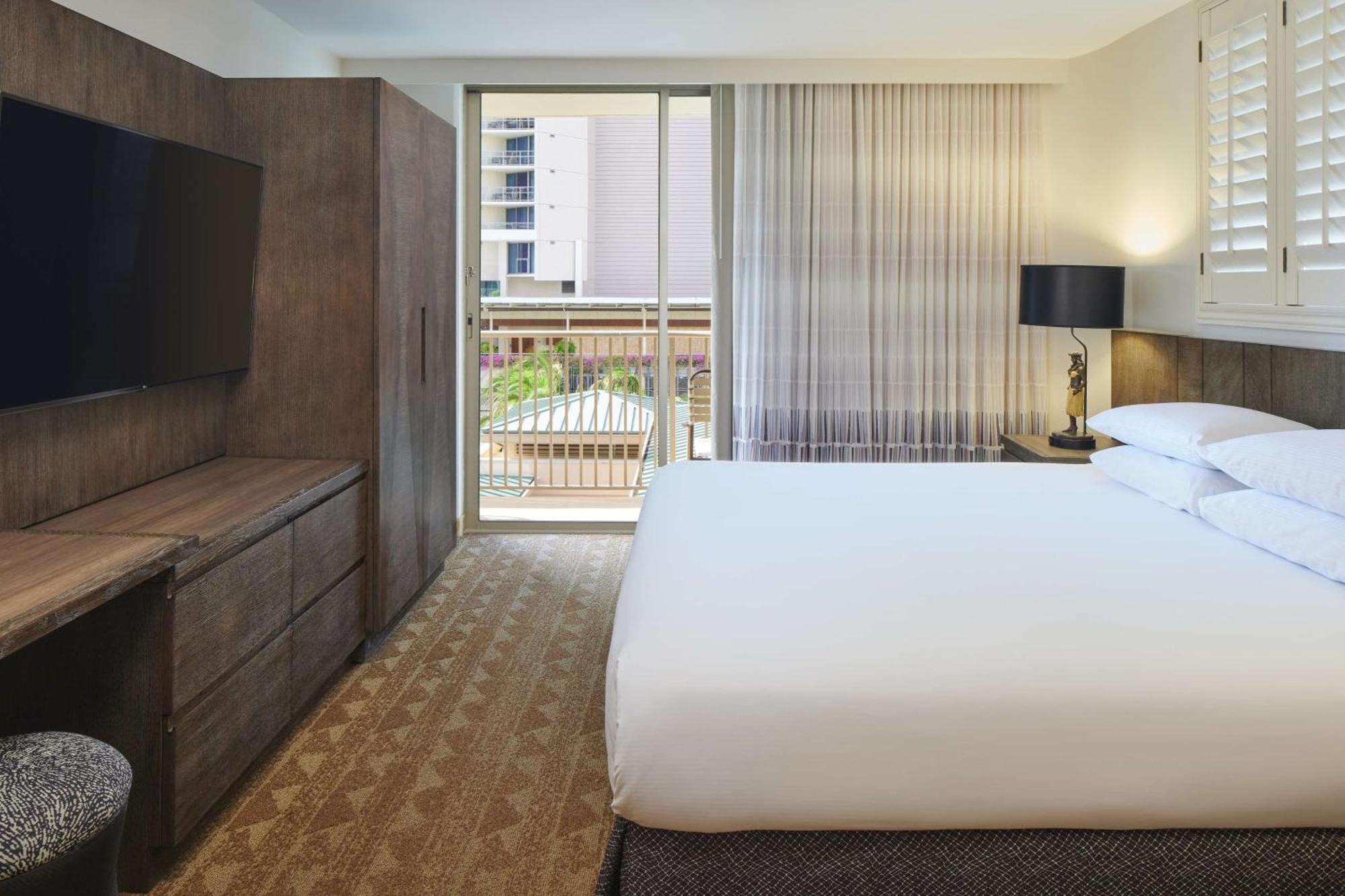 King Suite Pool View