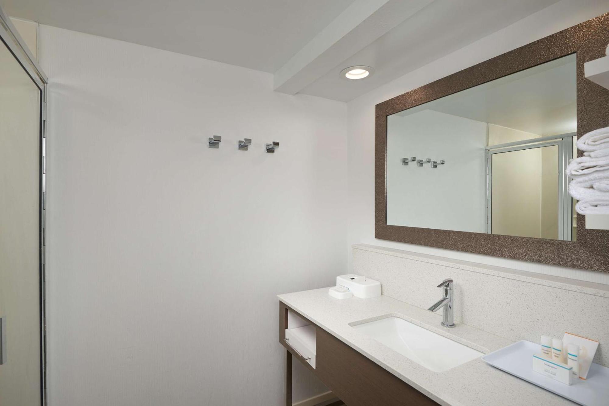 King Suite with Kitchen - Non-Smoking