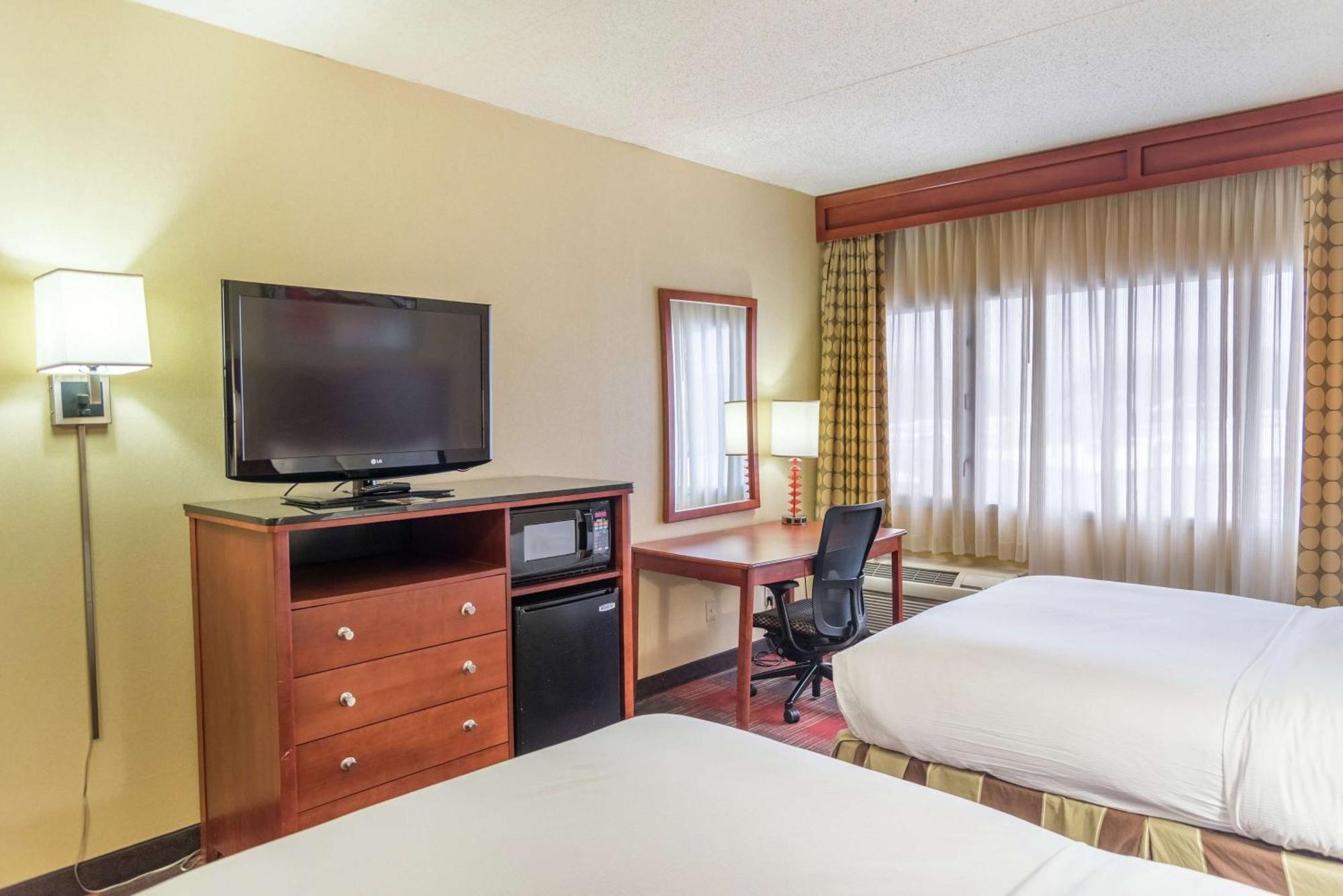 Queen Room Two Queen Beds