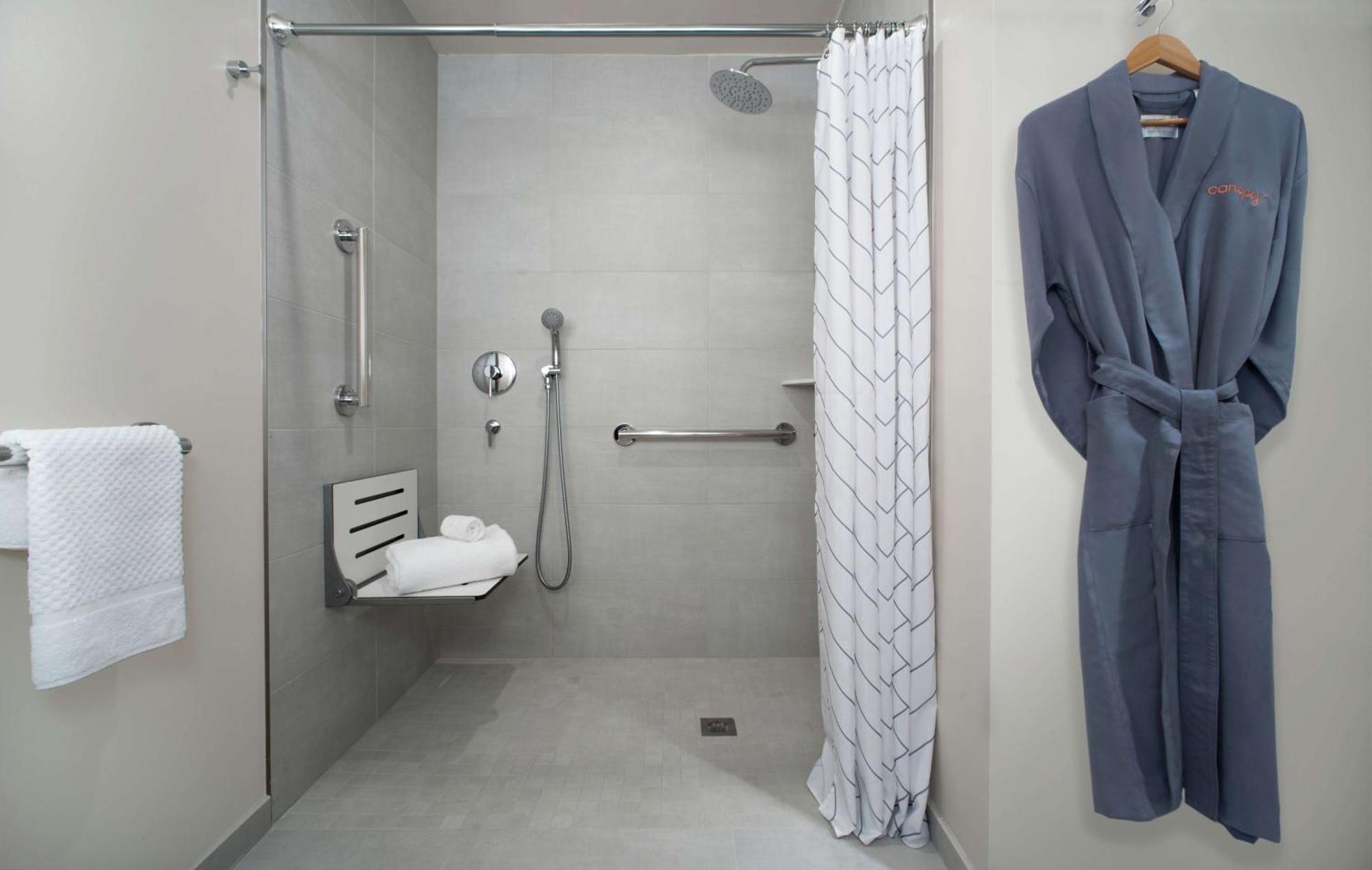 Deluxe King Room Mobility Access