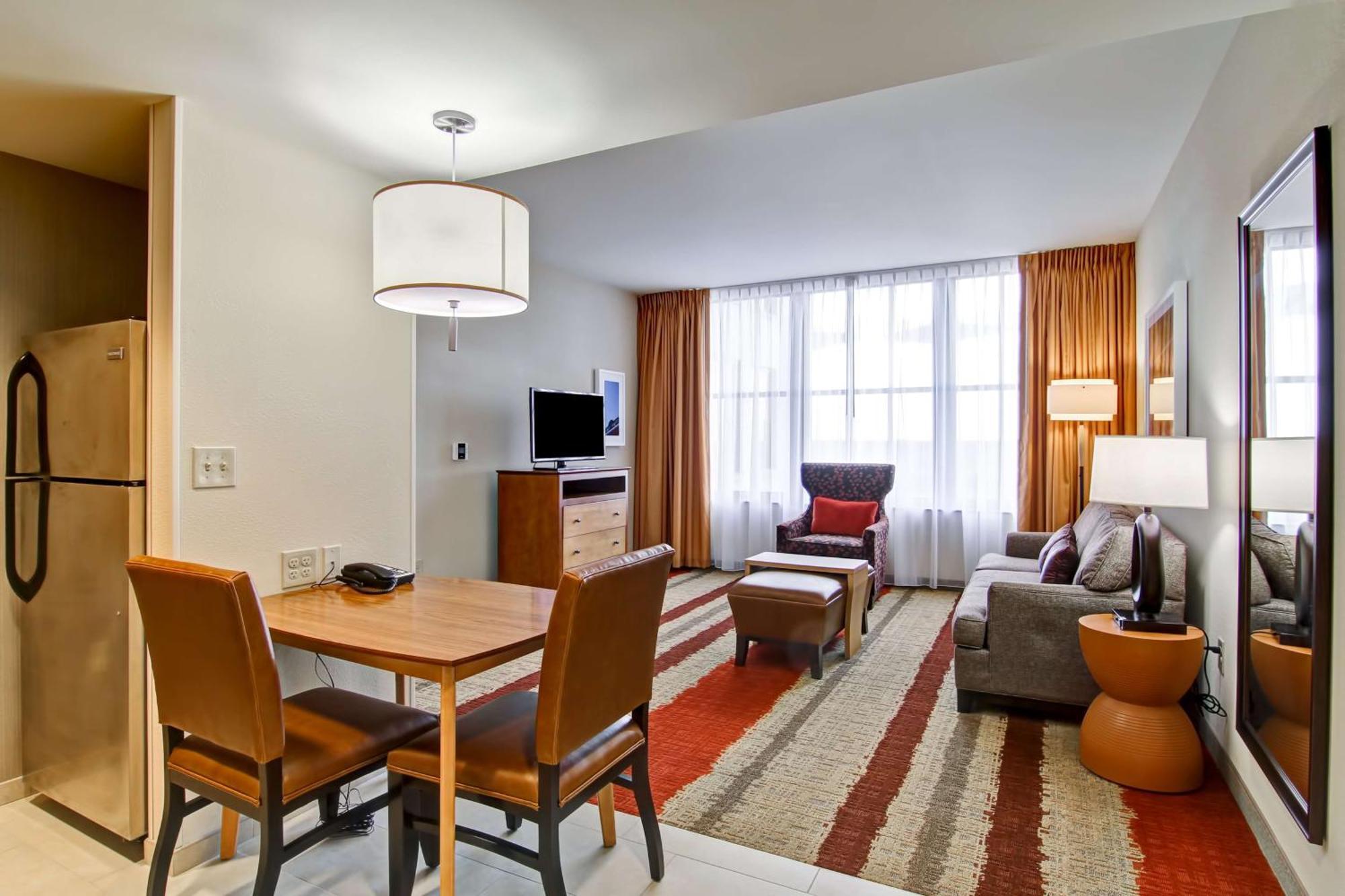 One-Bedroom Queen Suite Two Queen Beds Non-Smoking,1438535461:JPEG