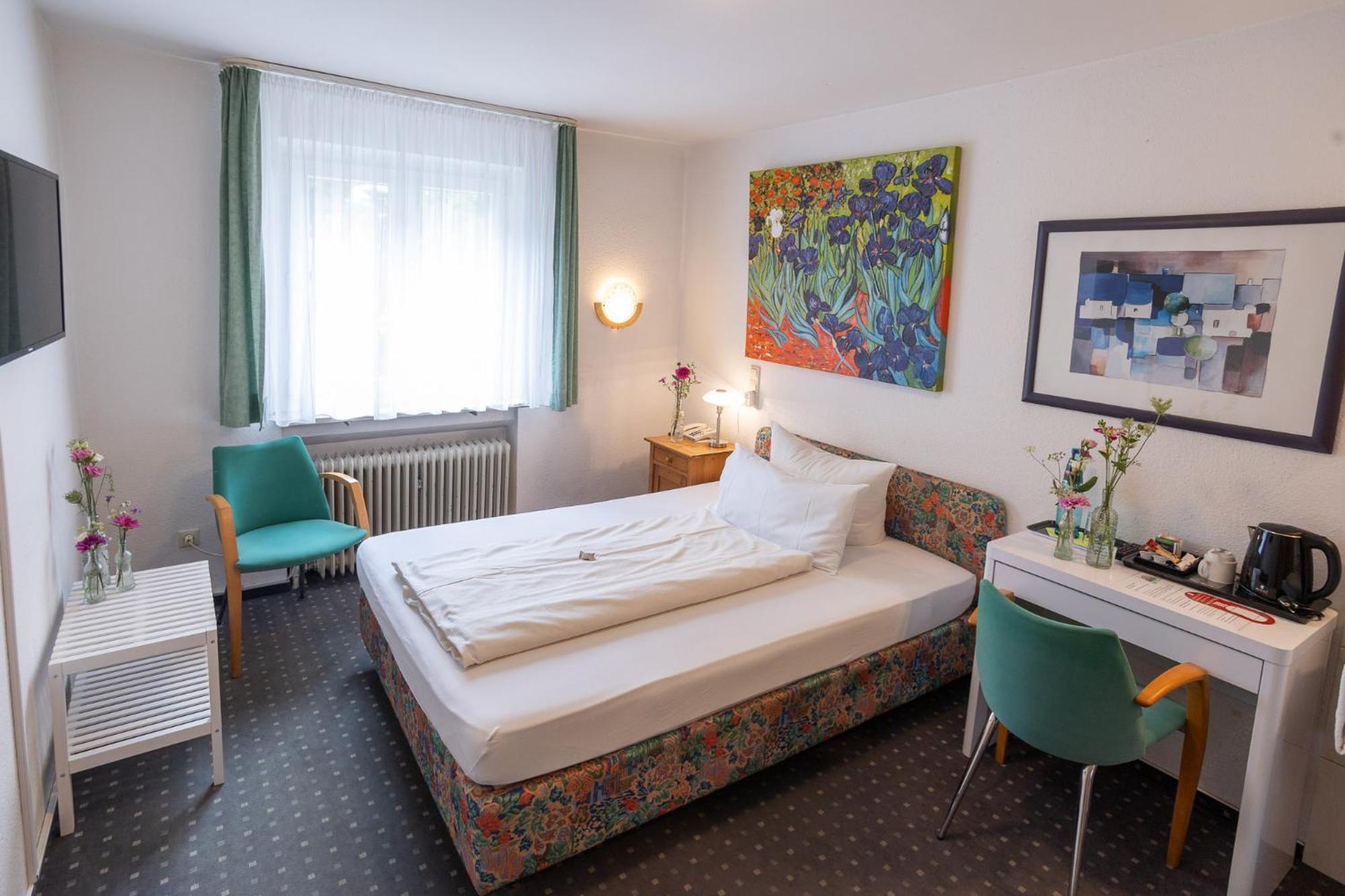 Kleines Einzelzimmer im Nebengebäude mit Gemeinschaftsbad,118632403:JPEG