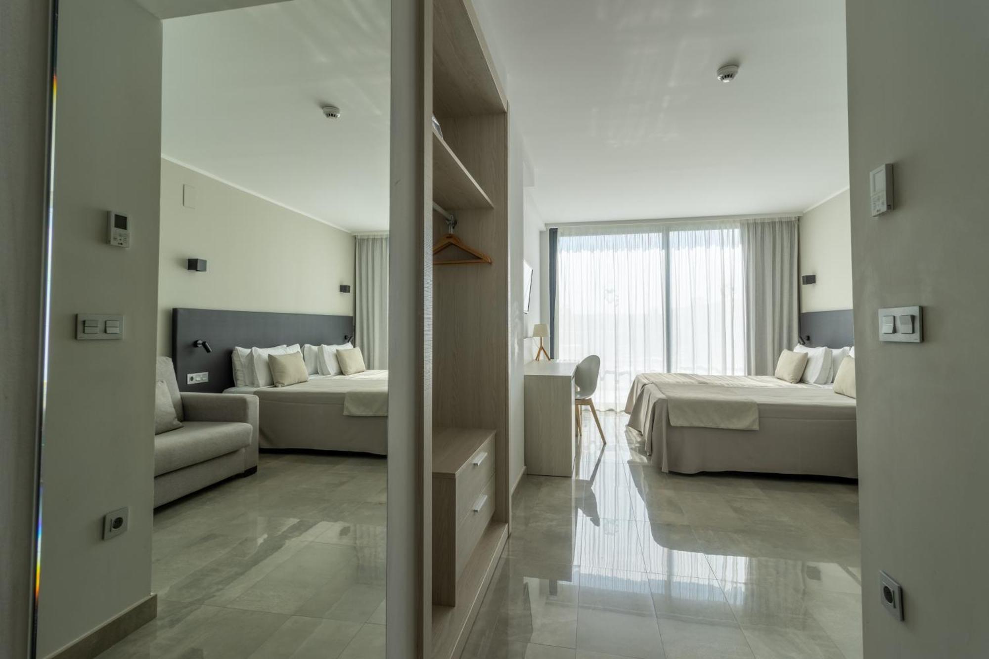 Level Deluxe Twin Room Sea View