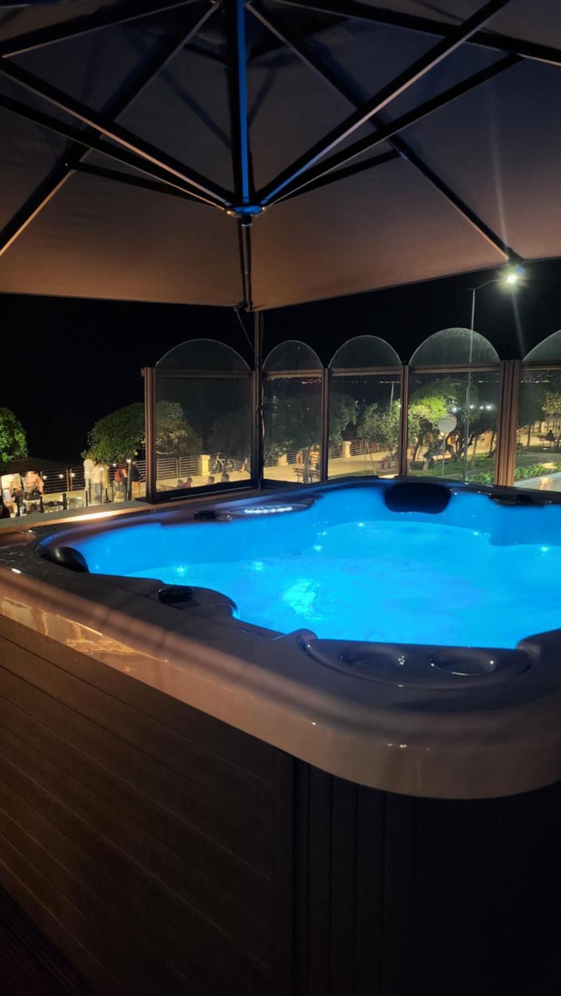Deluxe Suite Spa Bath,1552807687:JPEG