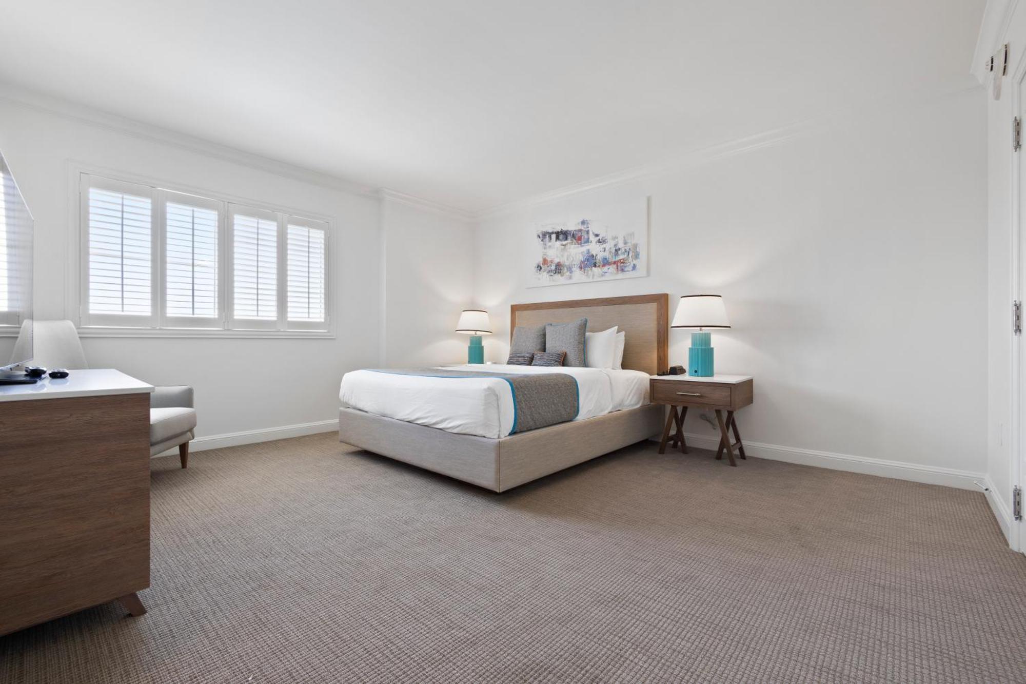 One-Bedroom Suite City View