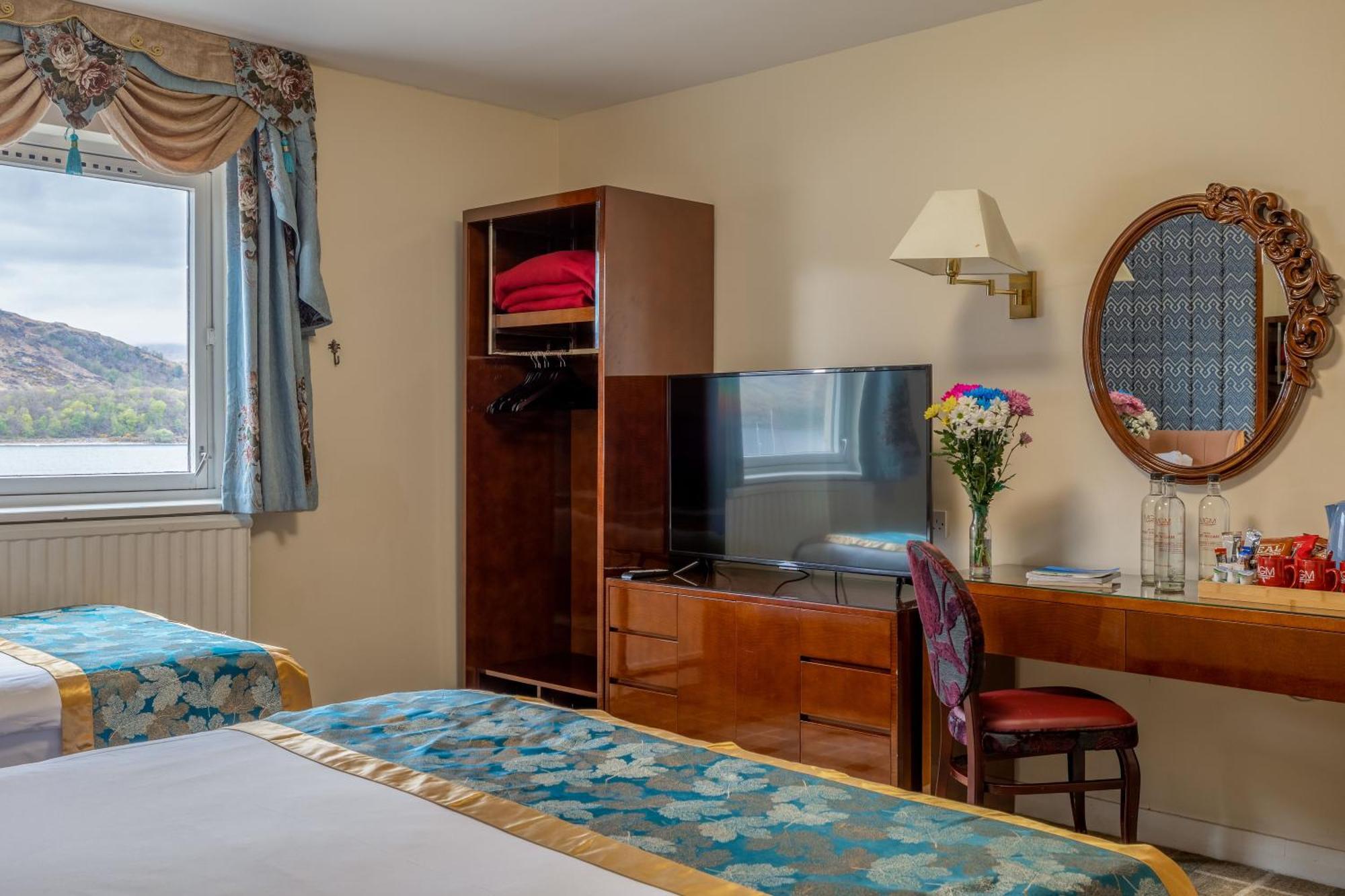 Deluxe Family Room Loch View