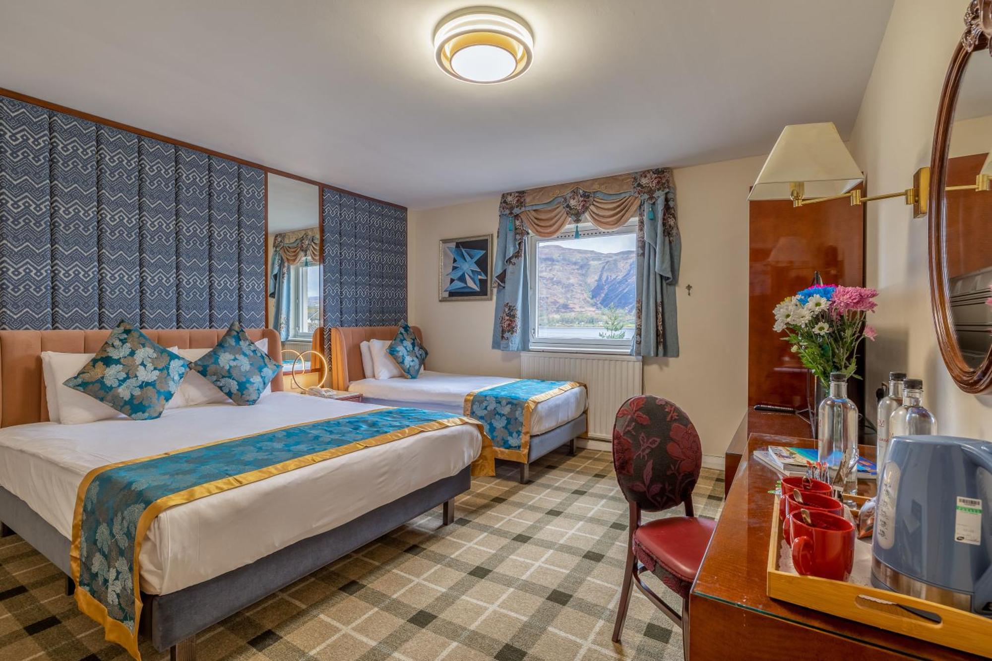 Deluxe Family Room Loch View